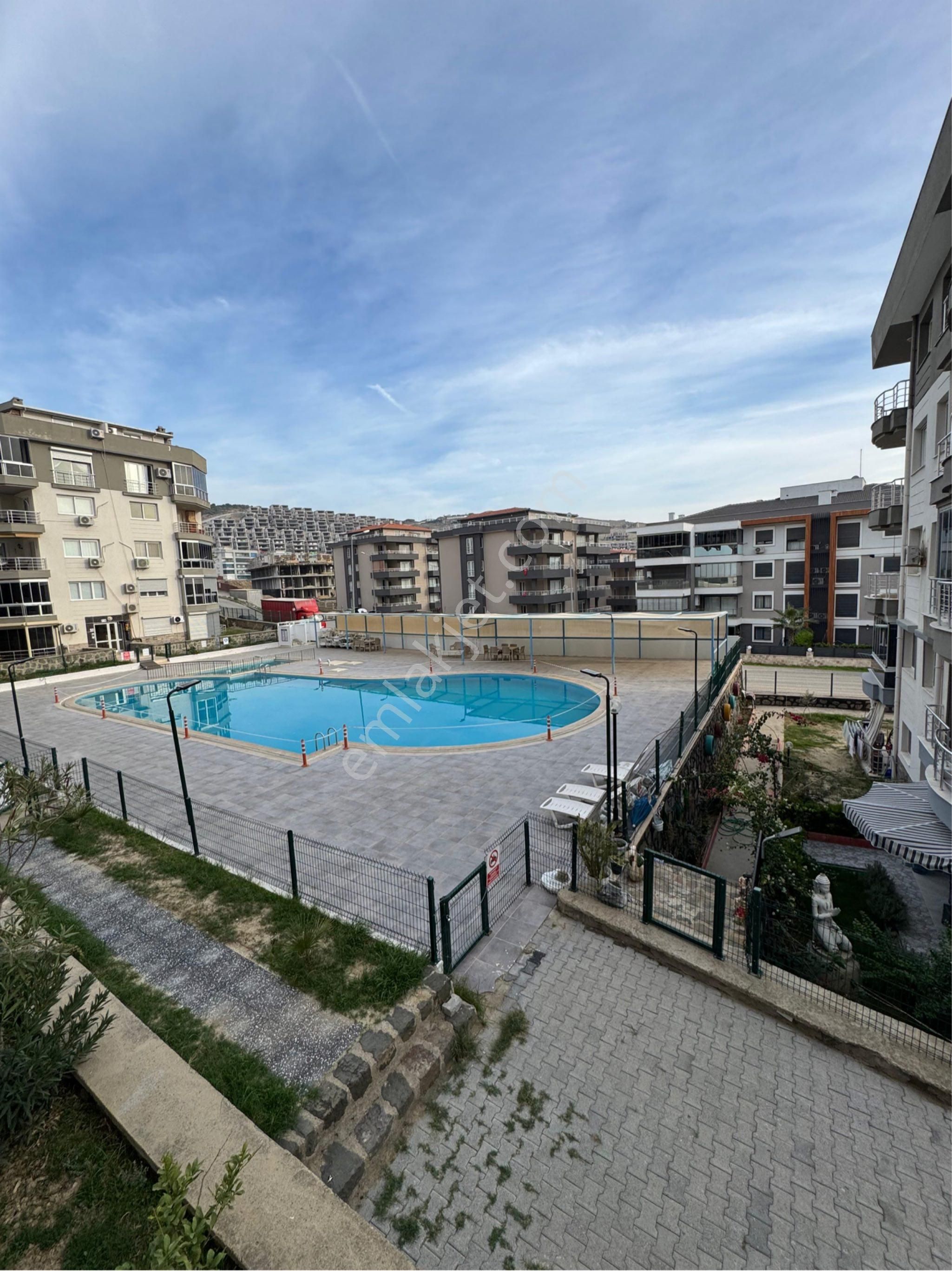 Kuşadasında 3+1 Havuzlu Sitede Kapalı Mutfaklı Satılık Daire - Görsel 2