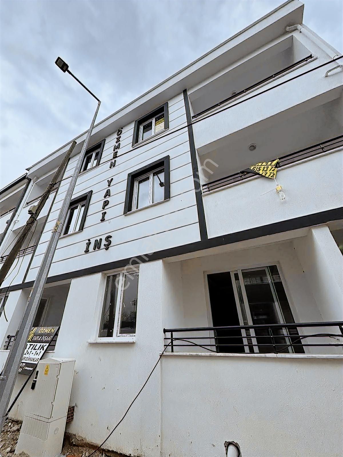 Prestij Emlaktan Gömeç Kemalpaşa Mah. Eşyalı 1+1 Satılık Daire