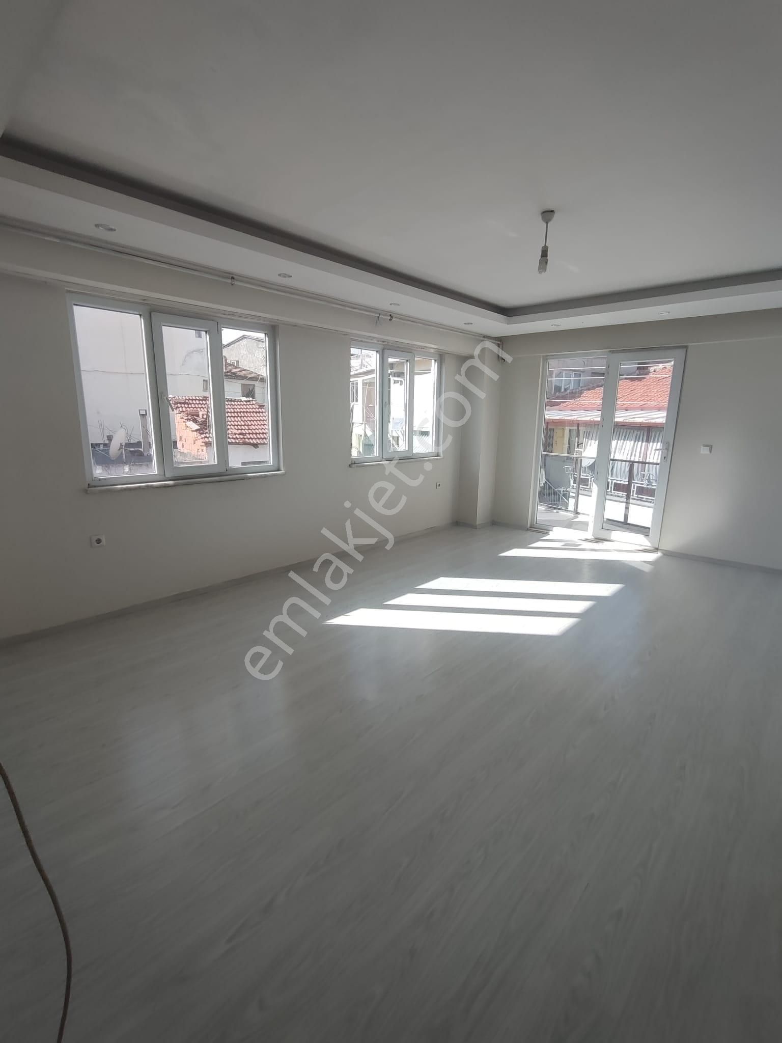Kaan Emlaktan Fatih Mahallesinde Lüx Eşyasız 90 M2 Kiralık Daire - Görsel 3