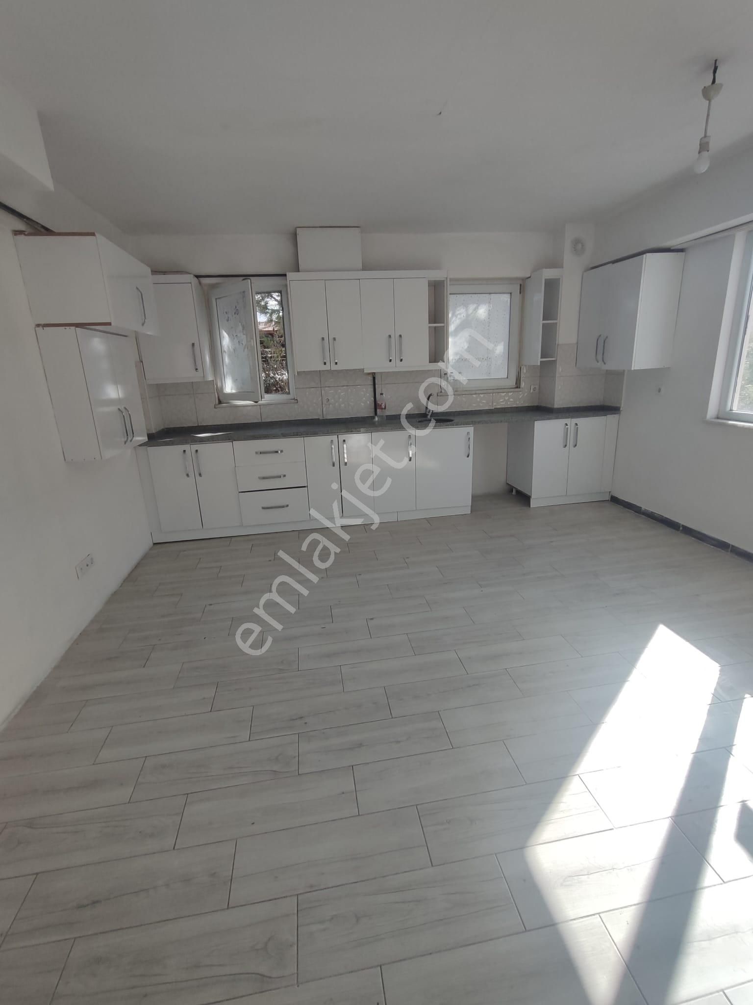 Kaan Emlaktan Fatih Mahallesinde Lüx Eşyasız 90 M2 Kiralık Daire