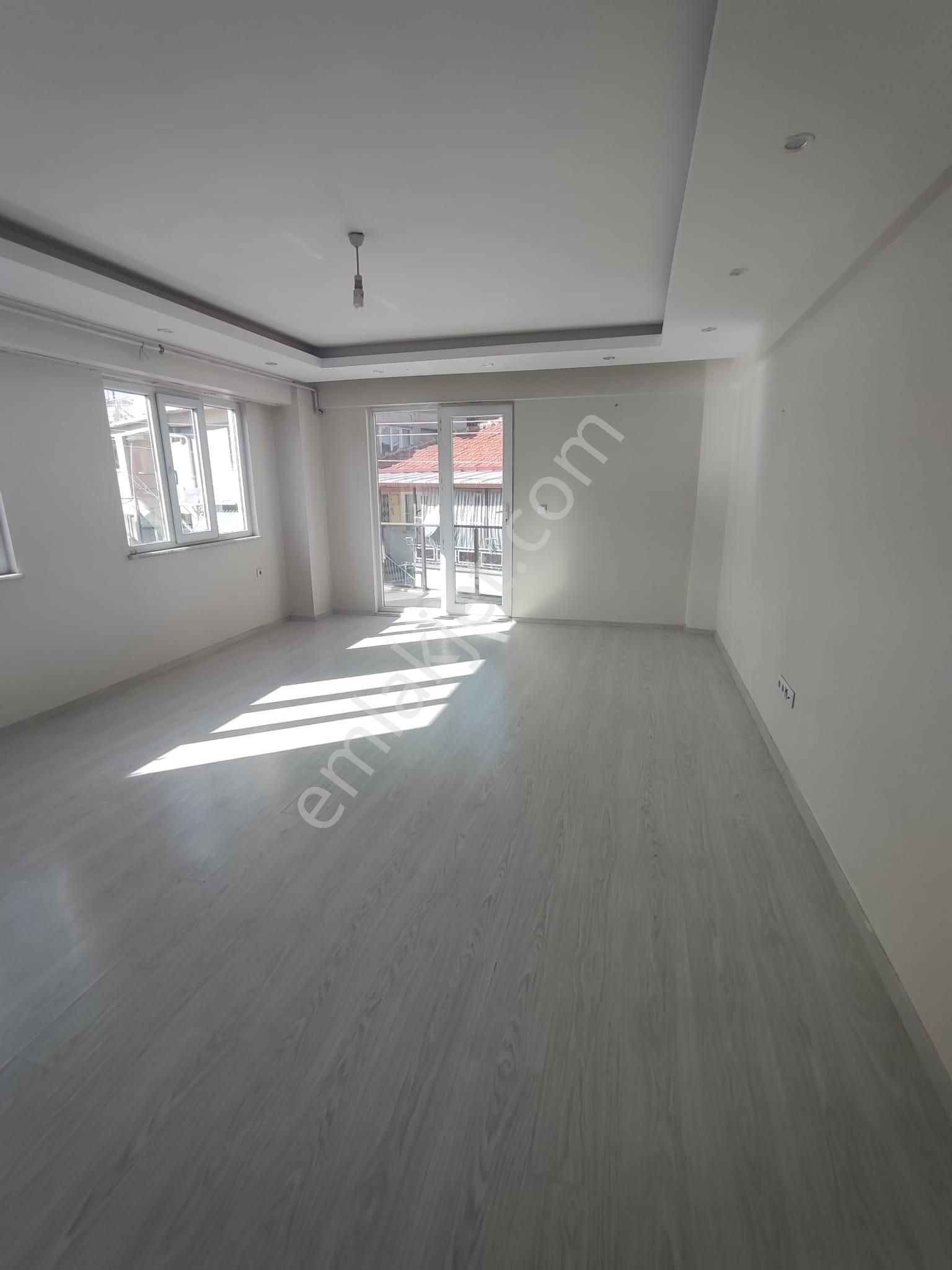 Kaan Emlaktan Fatih Mahallesinde Lüx Eşyasız 90 M2 Kiralık Daire - Görsel 2