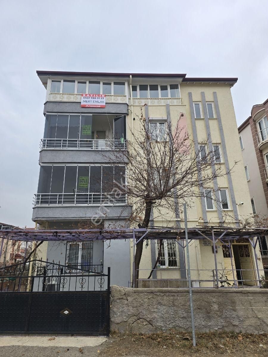 Komple Satılık 3 Daırelı Mustakıl Ev 470m2 Arsalı Super Konumda