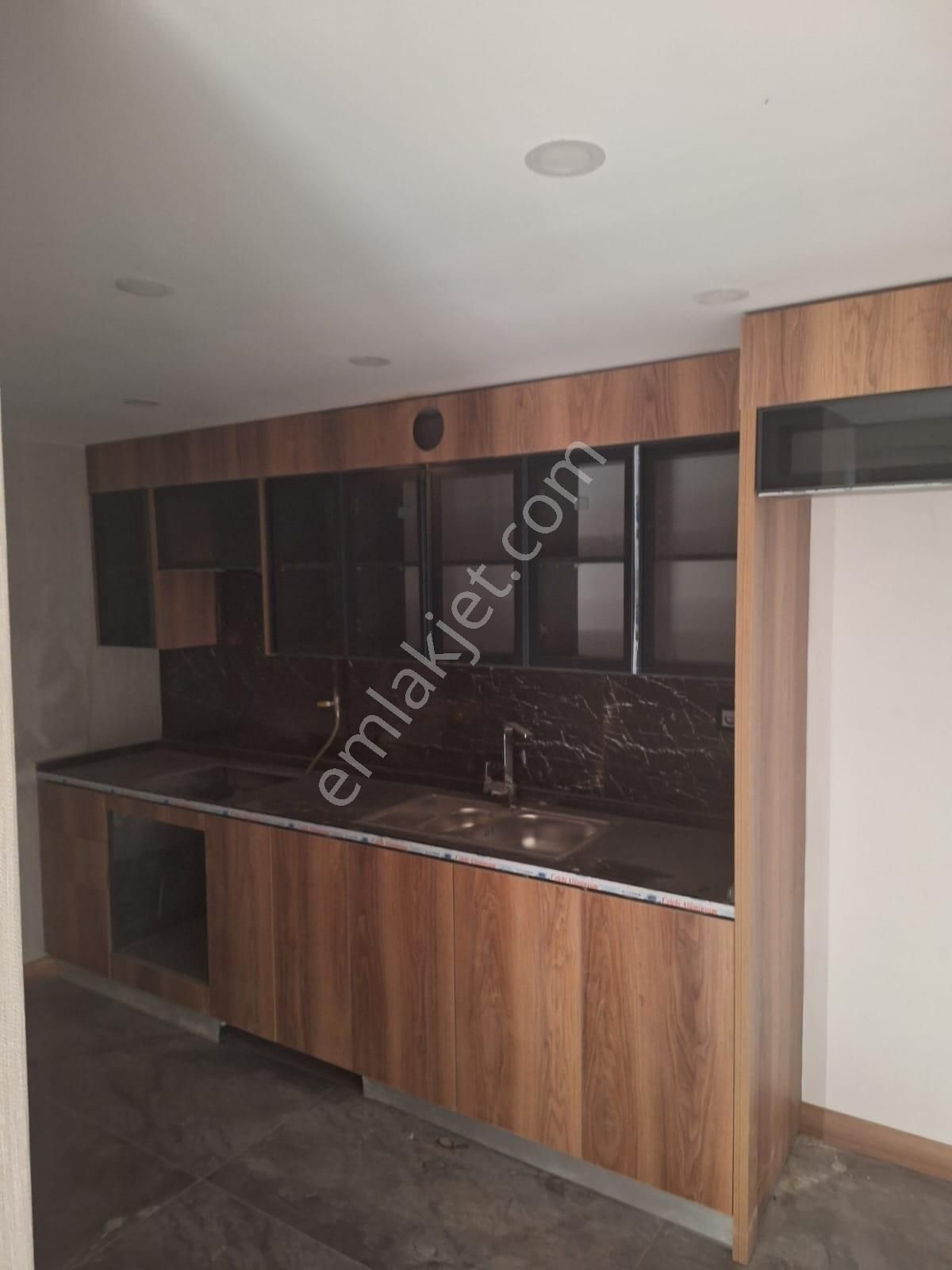 Yıldız Ofice'de Satılık Lük Büro - Görsel 2