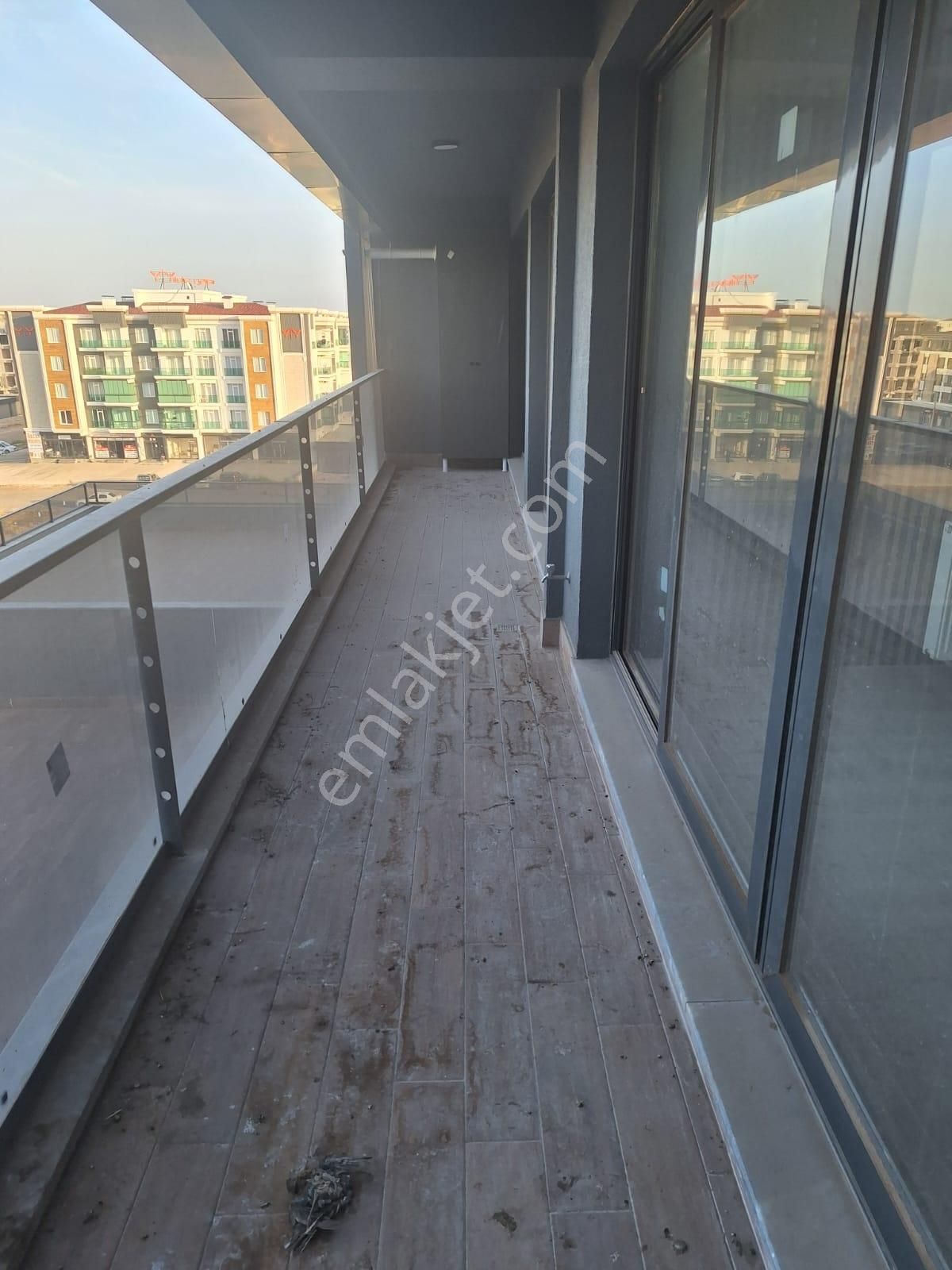 Yıldız Ofice'de Satılık Lük Büro