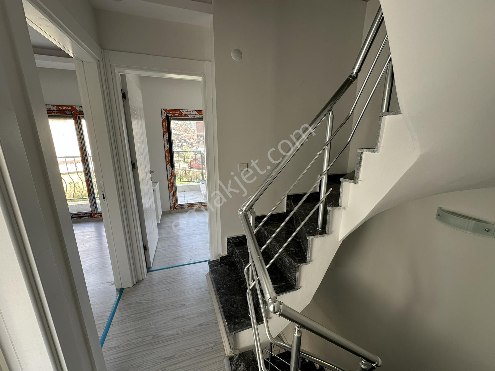 Foça'nın Kalbinde Taşınmaya Hazır, Boş Ve Sıfır Tripleks Villa - Görsel 29