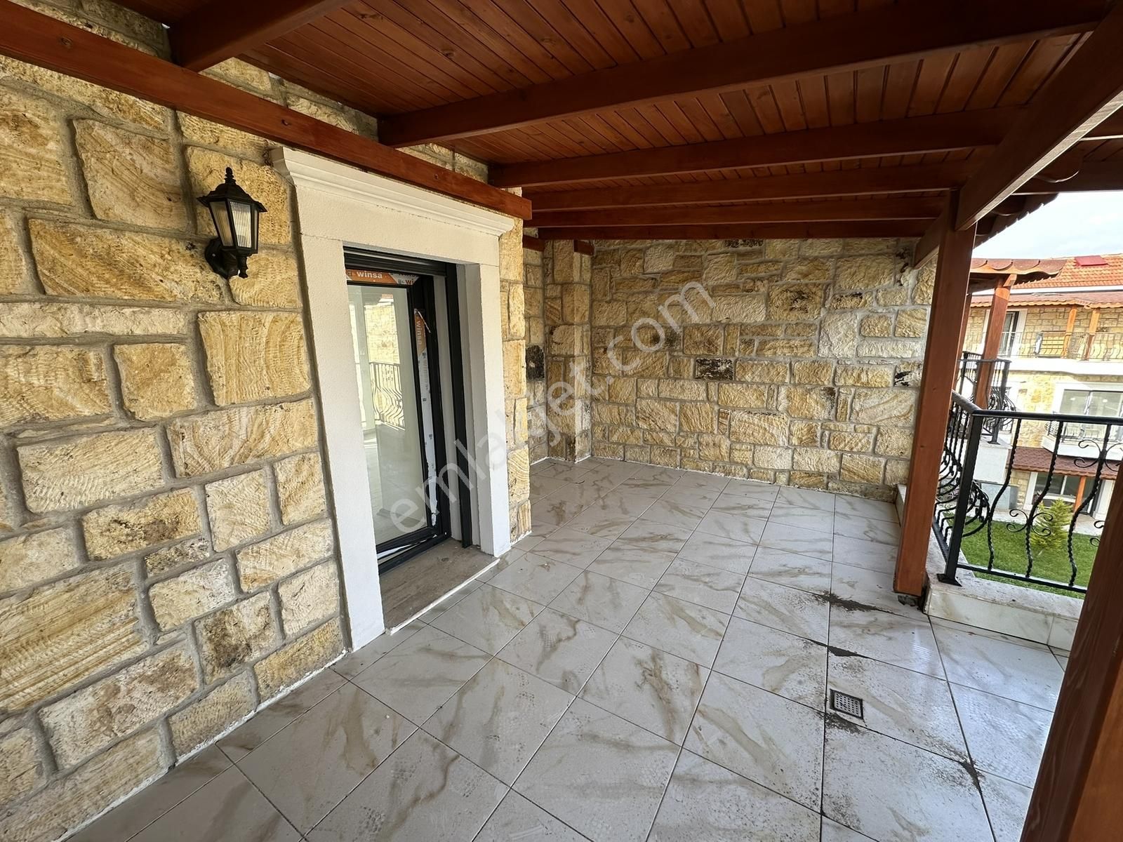 Foça'nın Kalbinde Taşınmaya Hazır, Boş Ve Sıfır Tripleks Villa - Görsel 2