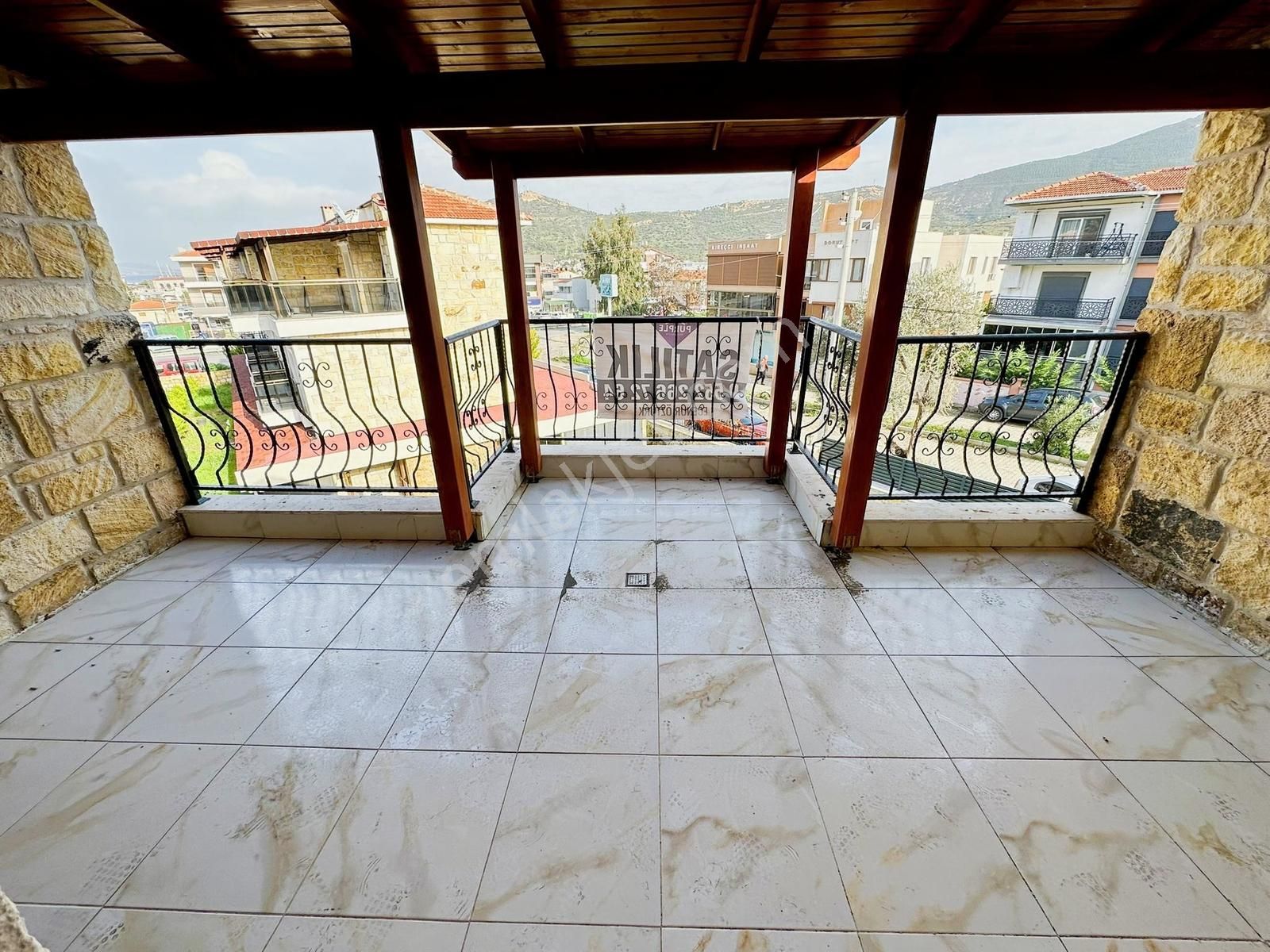 Foça'nın Kalbinde Taşınmaya Hazır, Boş Ve Sıfır Tripleks Villa - Görsel 3