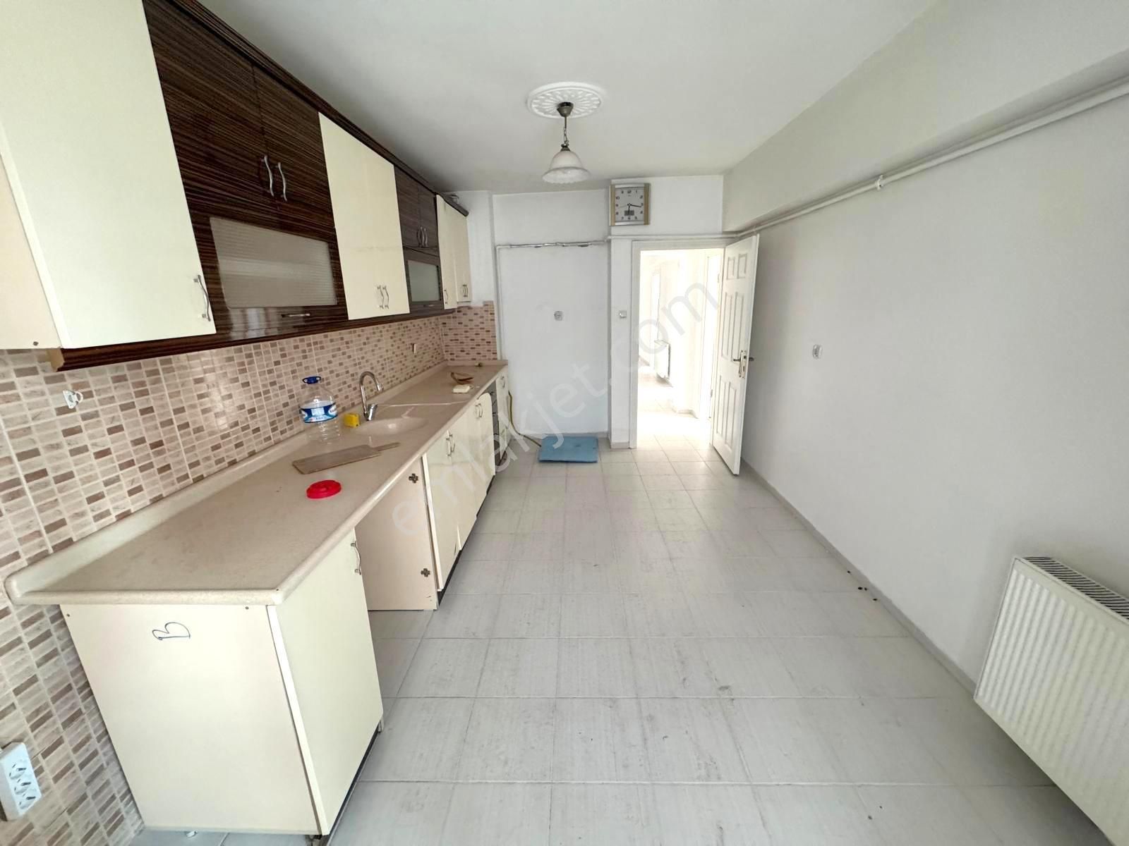 (1159) Keçiören Atapark Mahallesinde Cadde Üzerinde 2.orta Katta 3+1 Satılık Boş Daire - Görsel 2