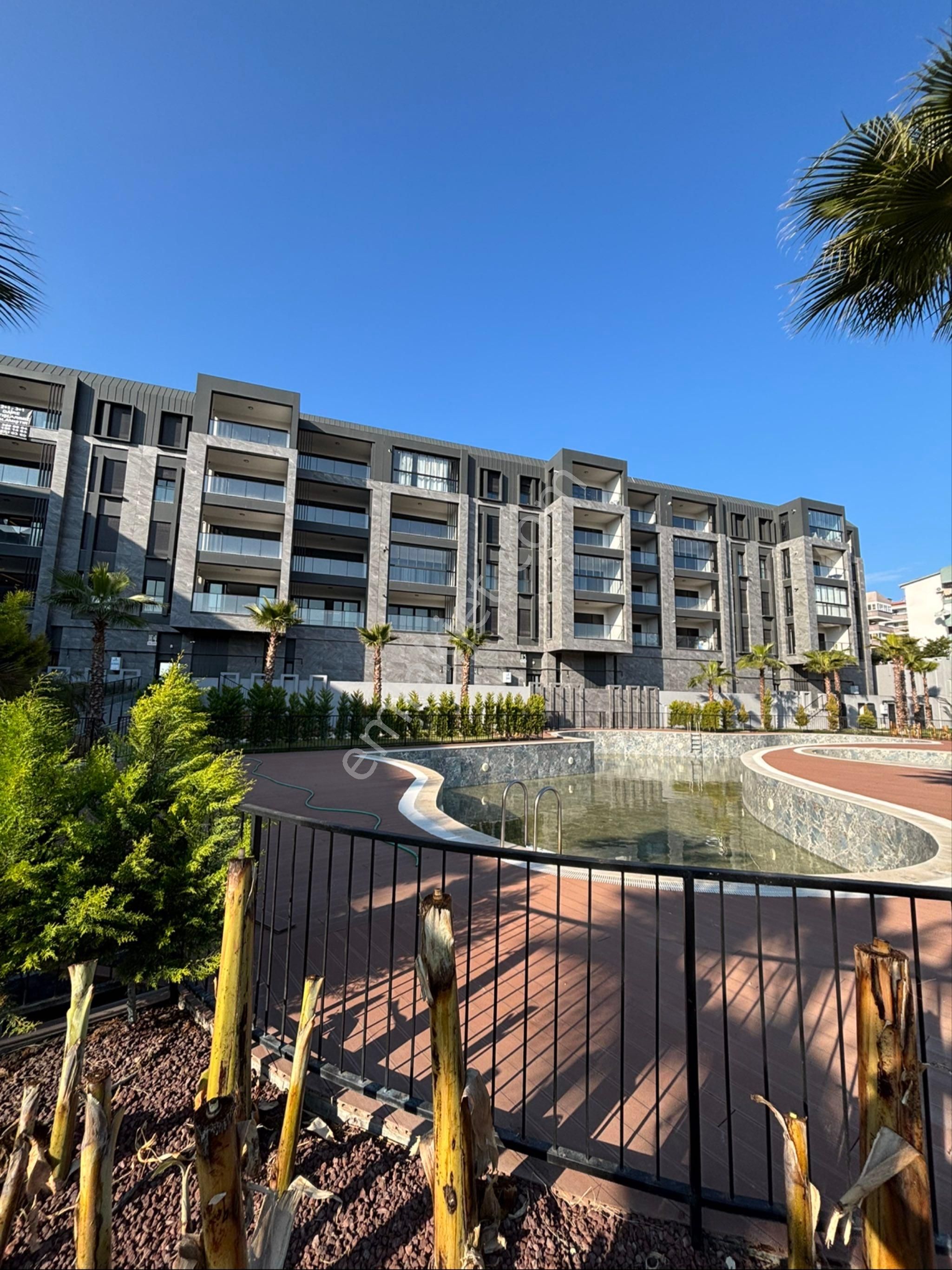 Kuşadasında Merkezde Düz Ayak 3+1 Lüks Modern Satılık Geniş Daire - Görsel 30