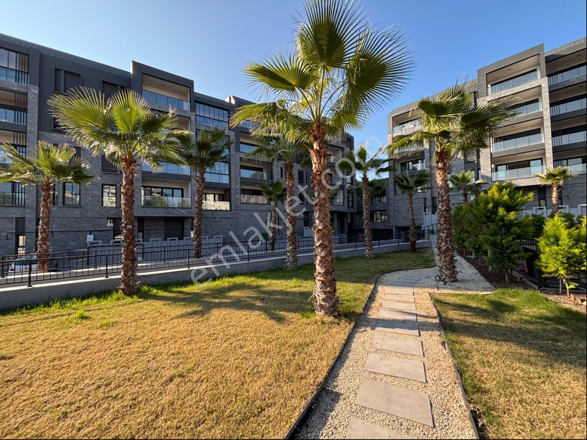 Kuşadasında Merkezde Düz Ayak 3+1 Lüks Modern Satılık Geniş Daire - Görsel 32