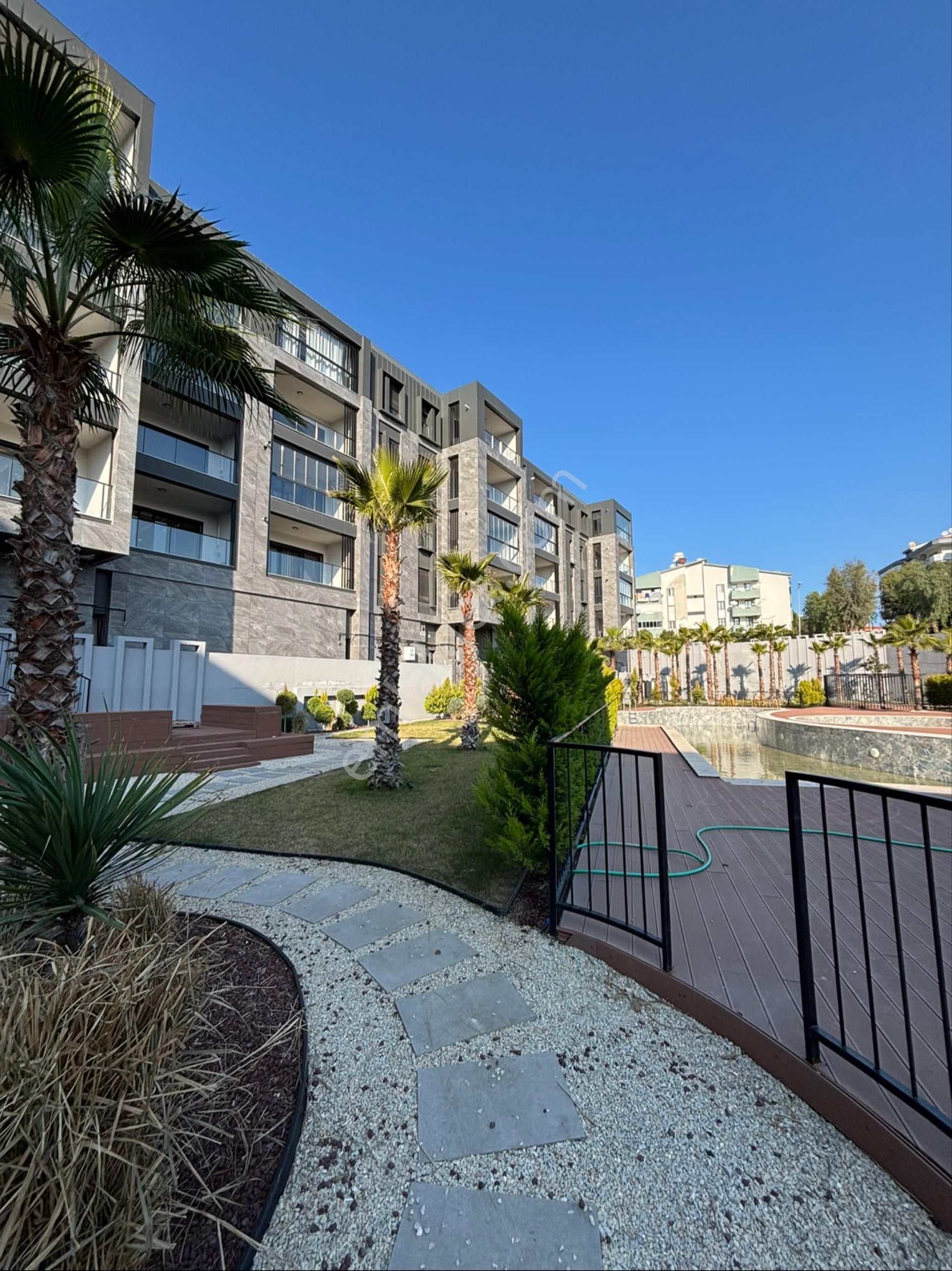 Kuşadasında Merkezde Düz Ayak 3+1 Lüks Modern Satılık Geniş Daire - Görsel 29