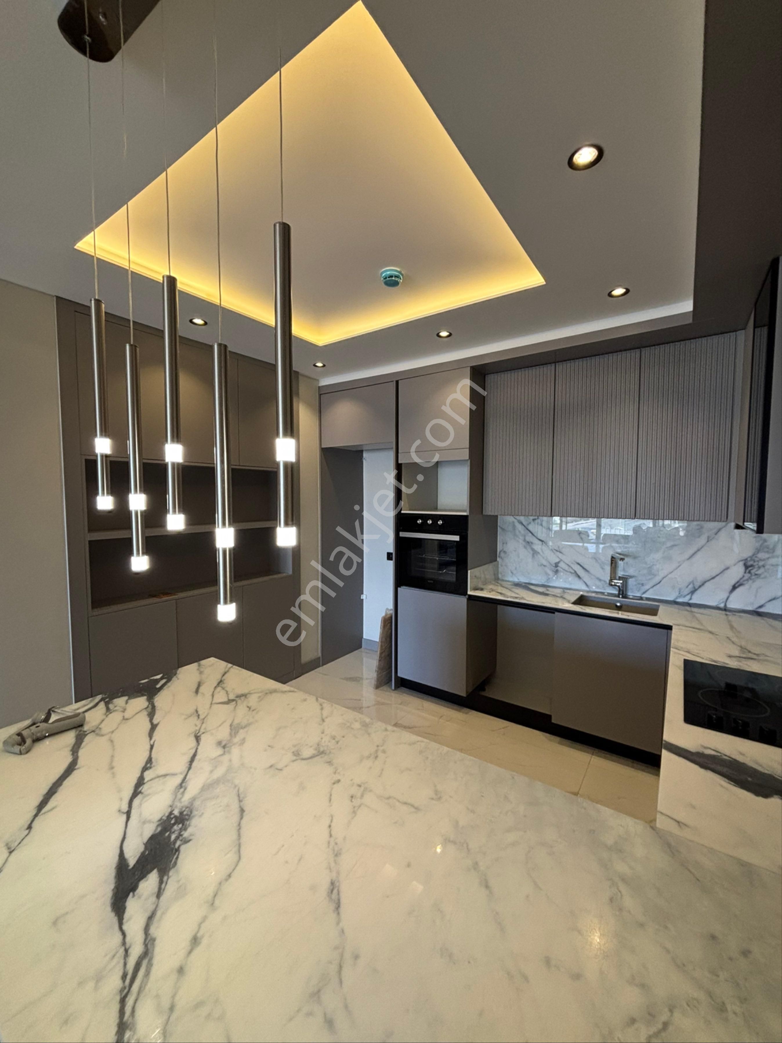 Kuşadasında Merkezde Düz Ayak 3+1 Lüks Modern Satılık Geniş Daire - Görsel 6