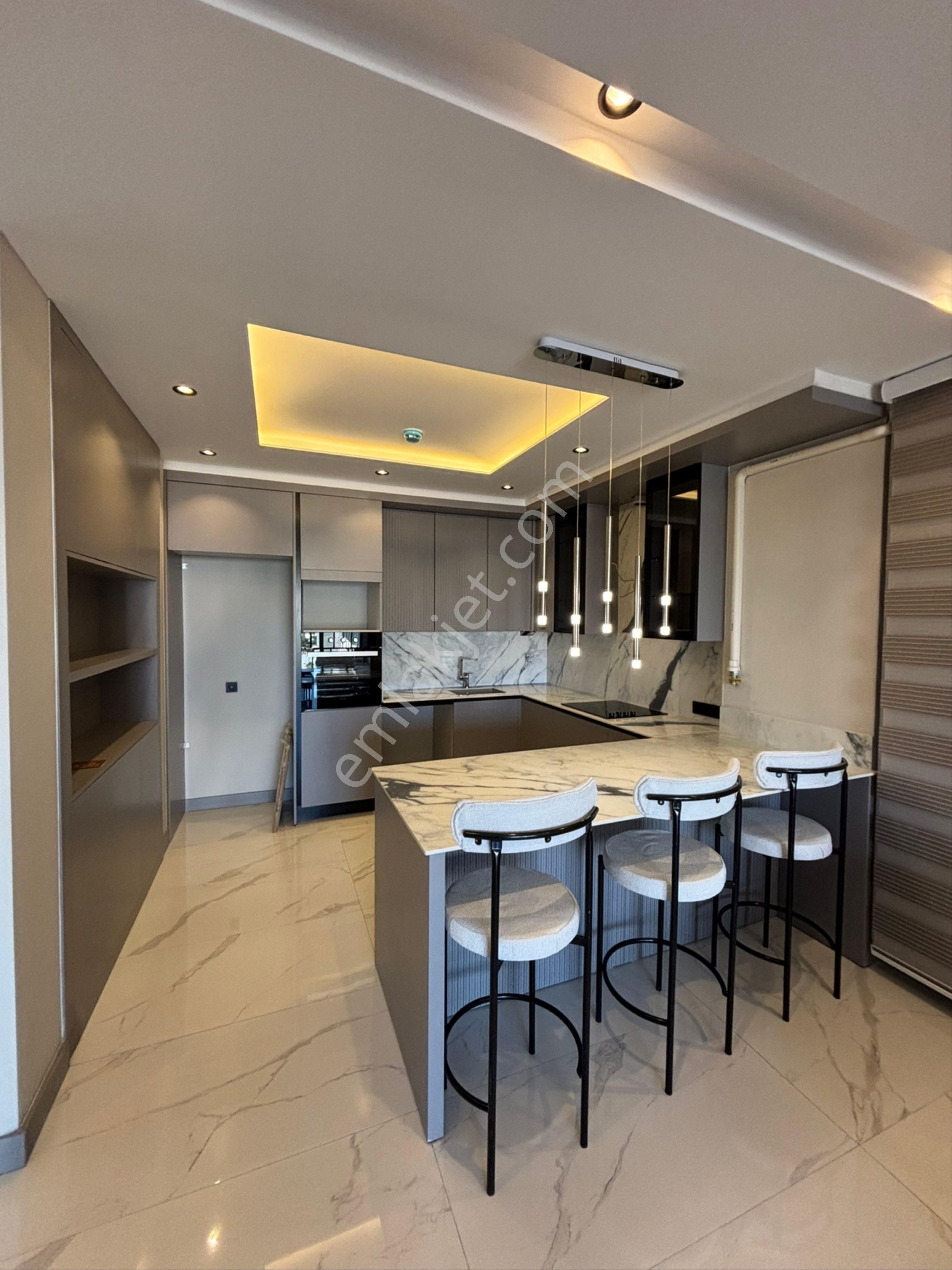 Kuşadasında Merkezde Düz Ayak 3+1 Lüks Modern Satılık Geniş Daire - Görsel 8