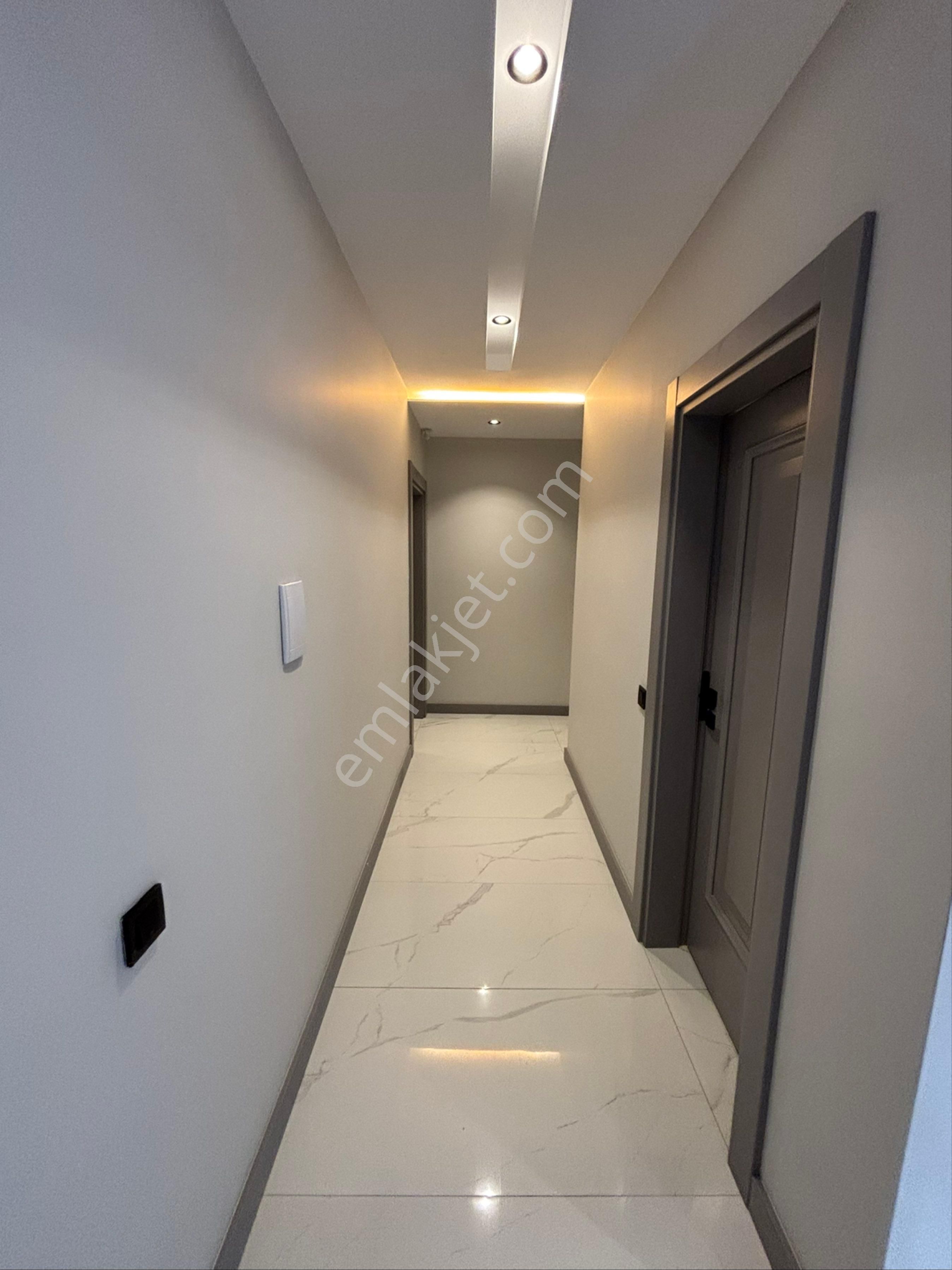 Kuşadasında Merkezde Düz Ayak 3+1 Lüks Modern Satılık Geniş Daire - Görsel 12