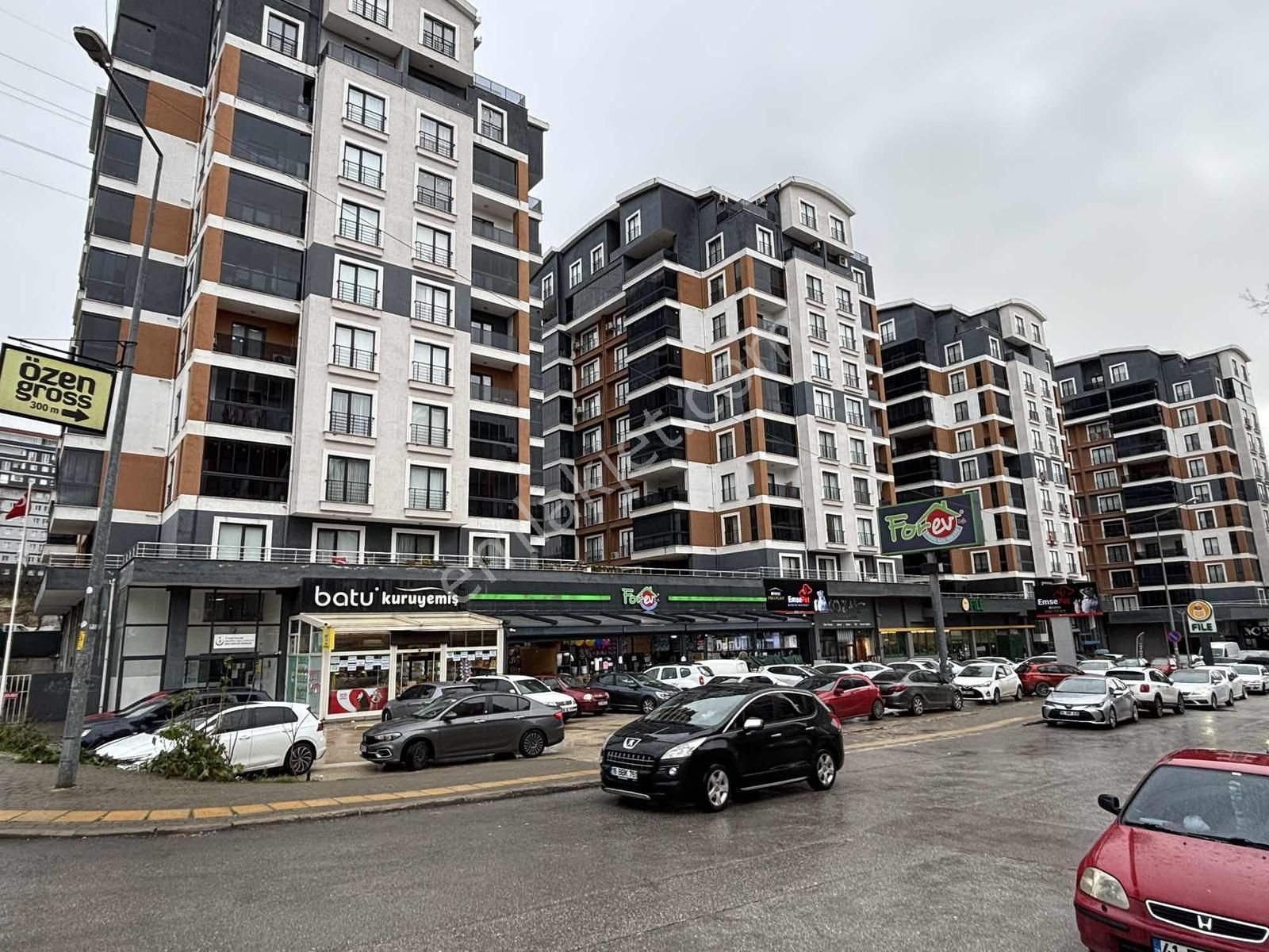 Ataevler Merkezde Geniş Balkonlu Önü Açık Satılık Daire