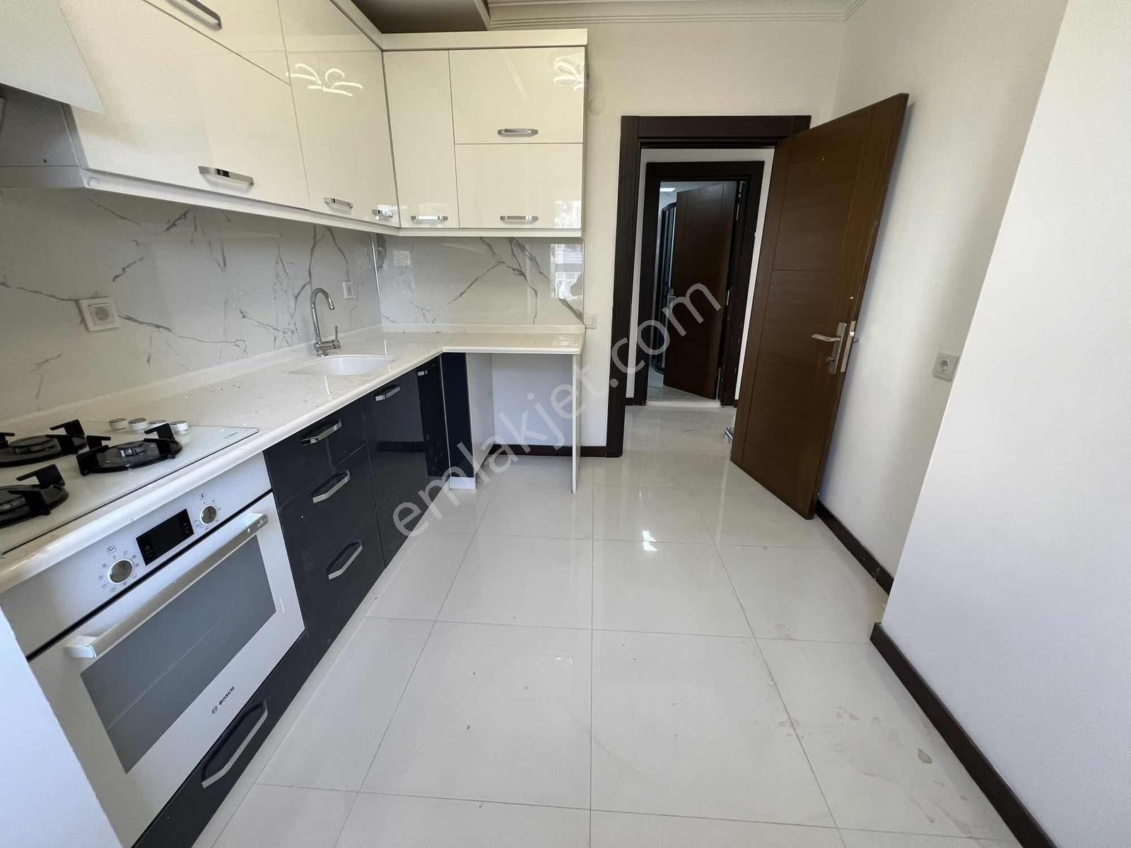 Konyaaltı Hurma'da Satılık 2+1 Ayrı Mutfak Havuzlu Daire