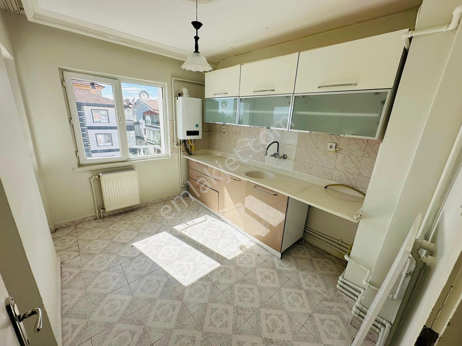 (1169) Keçiören Bademlikte 4.katta Satılık 3+1 Boş Daire