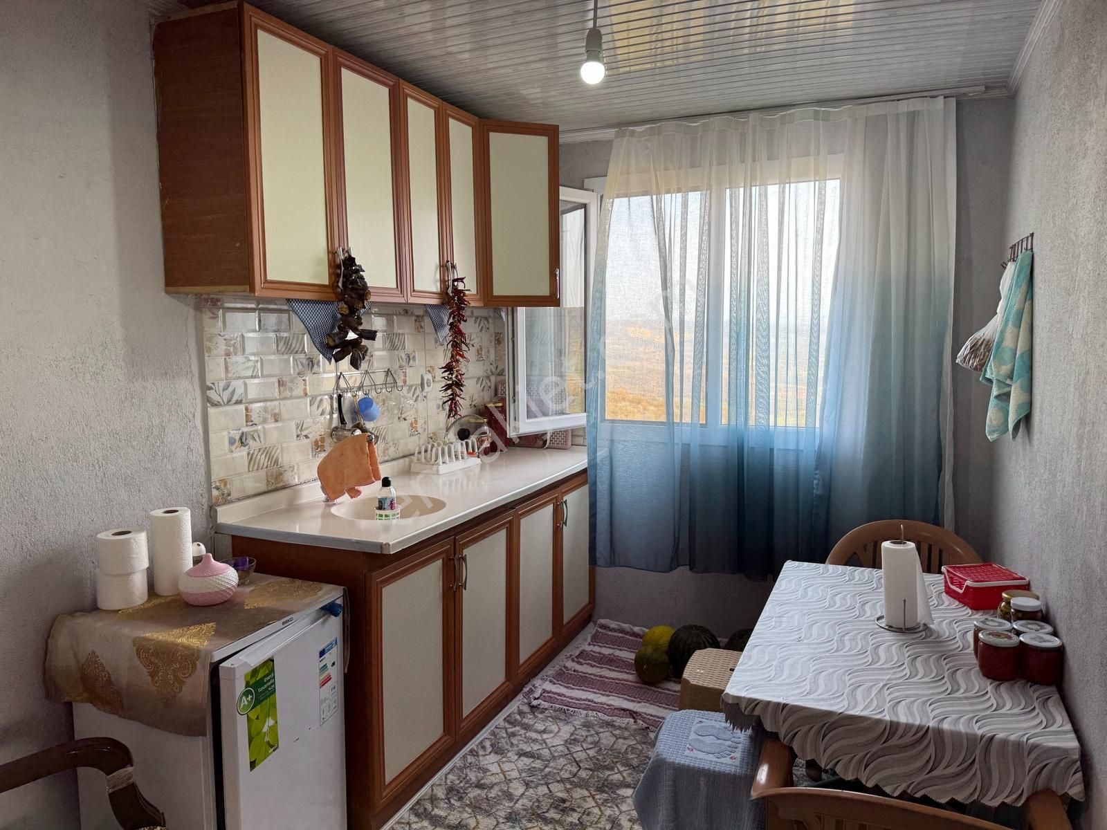 Köprübaşı'da Satılık Asfalt Üstü 4494 M2 Hobi Bahçeli Köy Evi - Görsel 2