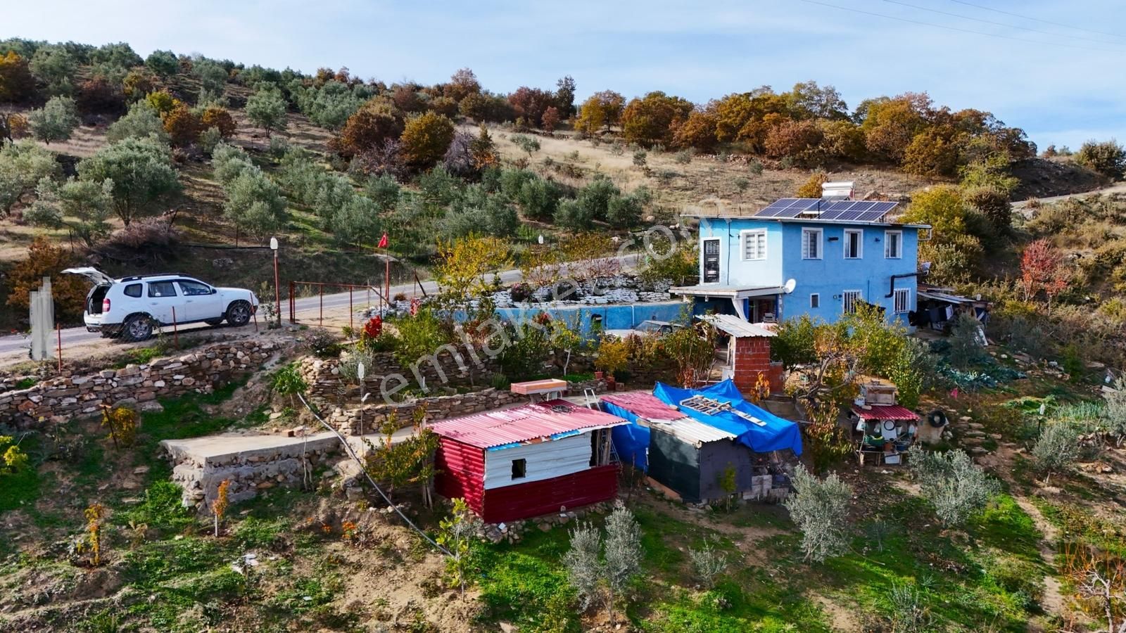 Köprübaşı'da Satılık Asfalt Üstü 4494 M2 Hobi Bahçeli Köy Evi