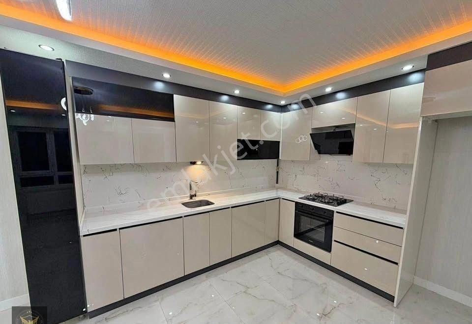 Metrobüse Yürüme Mesafesinde Ayrı Mutfaklı 1+1 Şık Tasarımlı Dairemiz