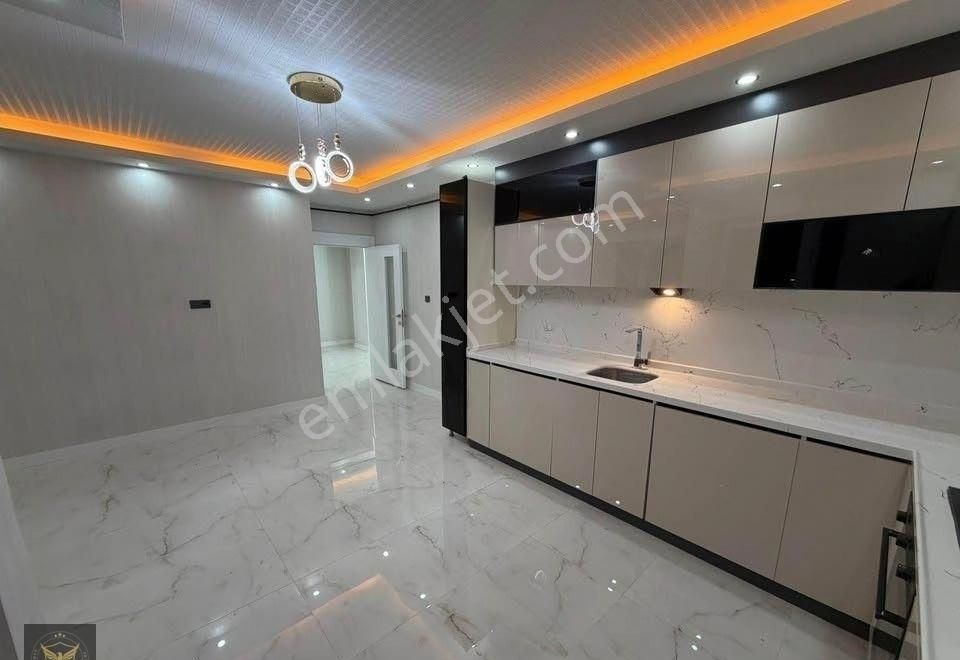 Metrobüse Yürüme Mesafesinde Ayrı Mutfaklı 1+1 Şık Tasarımlı Dairemiz - Görsel 2