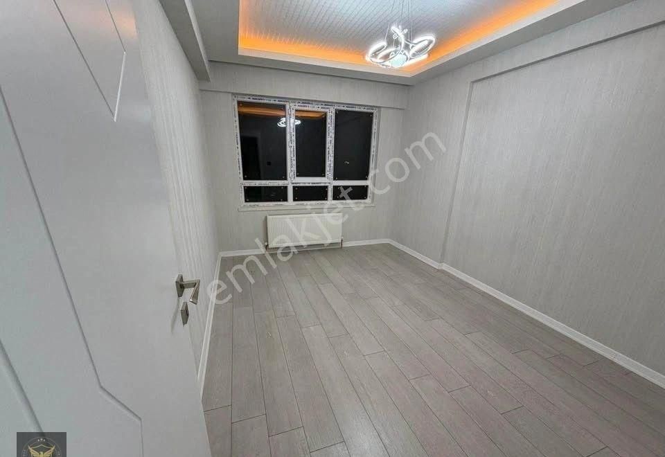 Metrobüse Yürüme Mesafesinde Ayrı Mutfaklı 1+1 Şık Tasarımlı Dairemiz - Görsel 3