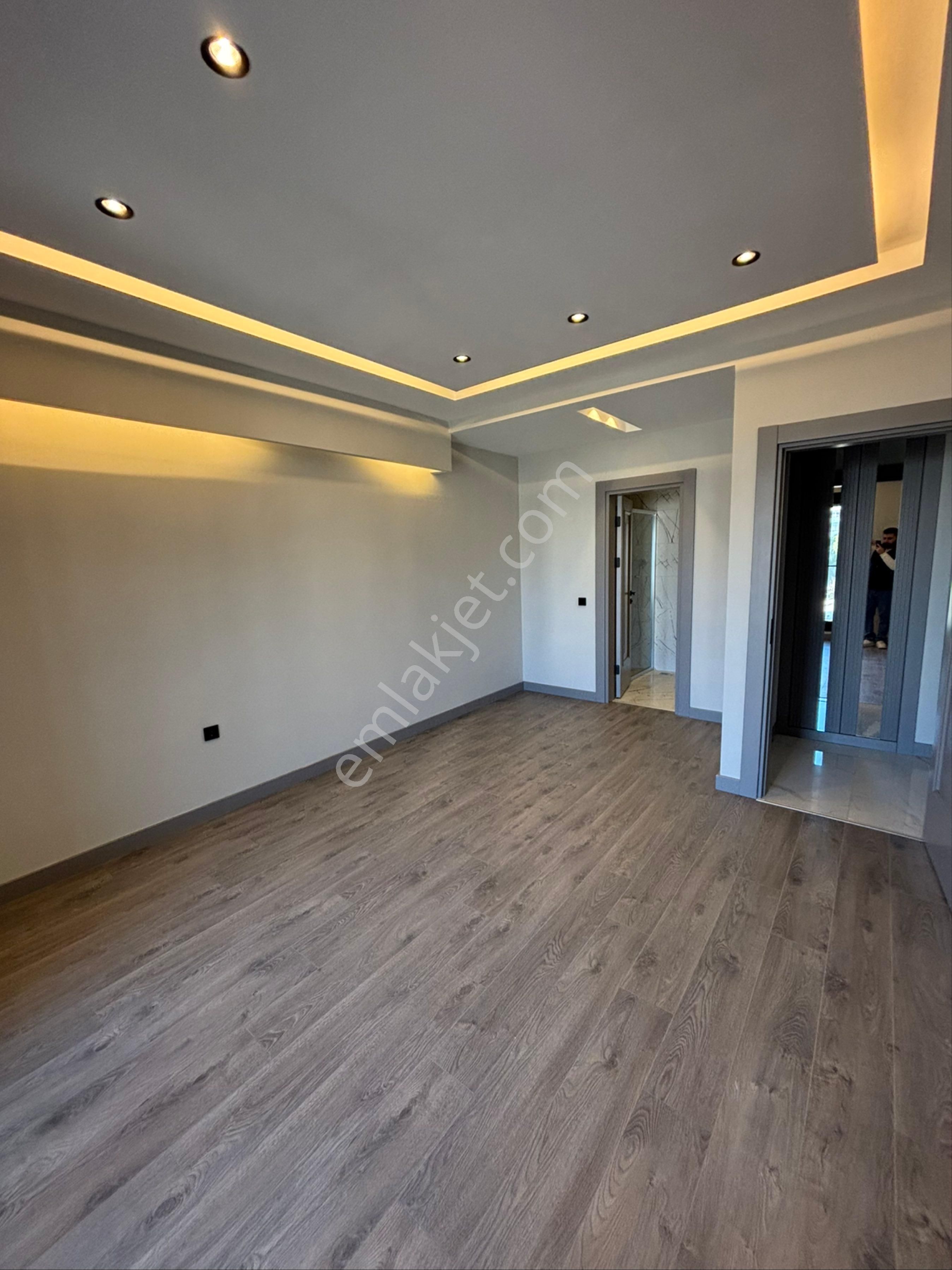 Kuşadası Merkezde 2+1 3+1 Havuzlu Sitede Düz Ayak Merkezi Konumda Lüks Daireler - Görsel 12