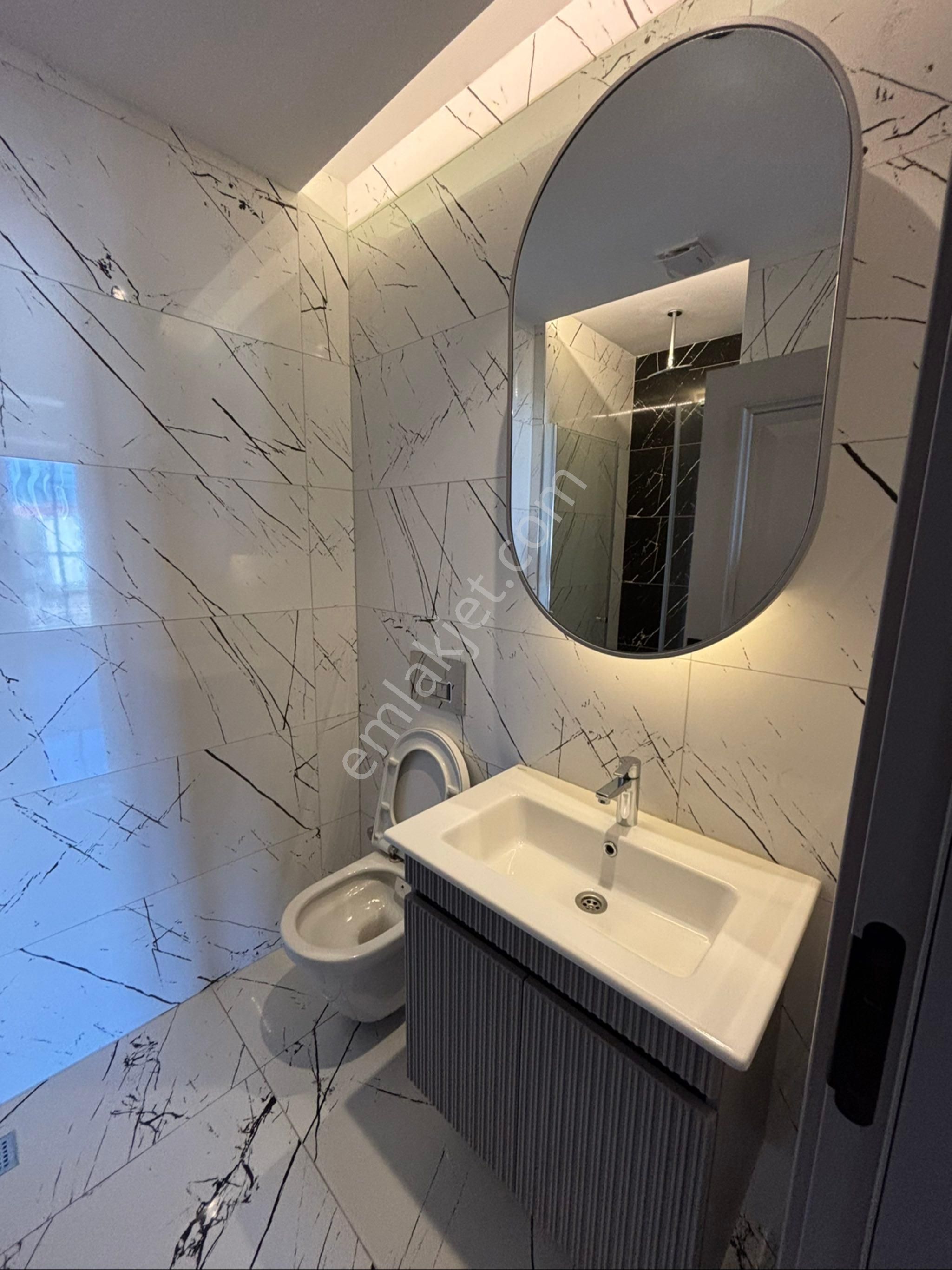 Kuşadası Merkezde 2+1 3+1 Havuzlu Sitede Düz Ayak Merkezi Konumda Lüks Daireler - Görsel 15