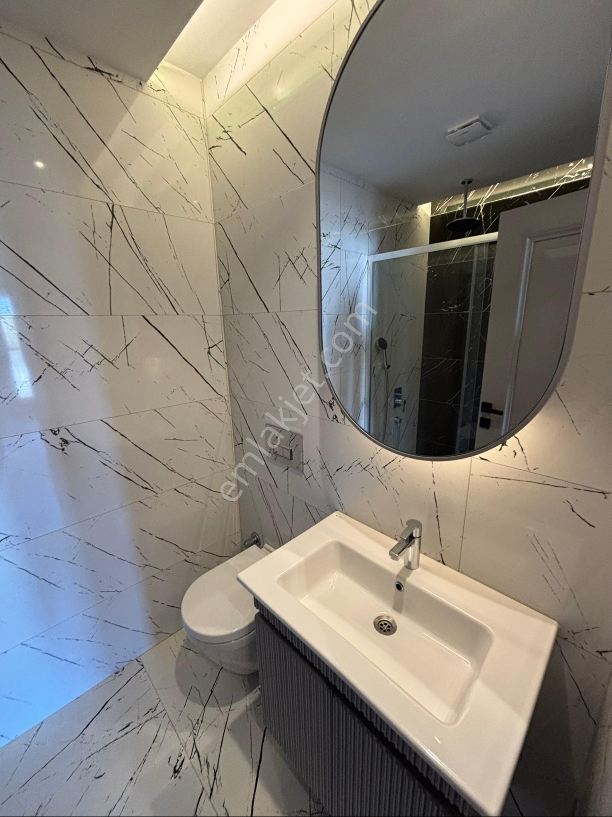 Kuşadası Merkezde 2+1 3+1 Havuzlu Sitede Düz Ayak Merkezi Konumda Lüks Daireler - Görsel 10