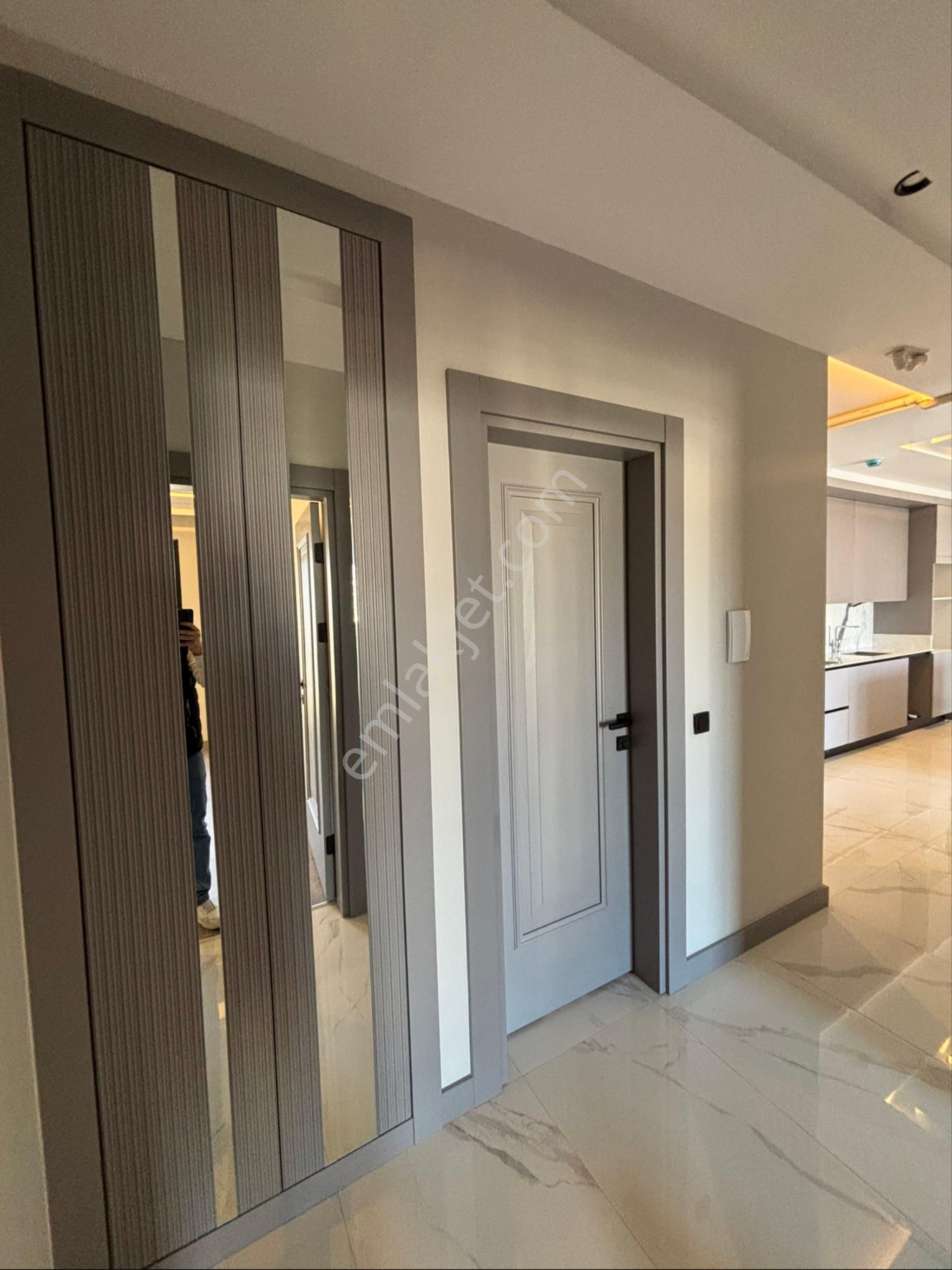 Kuşadası Merkezde 2+1 3+1 Havuzlu Sitede Düz Ayak Merkezi Konumda Lüks Daireler - Görsel 14