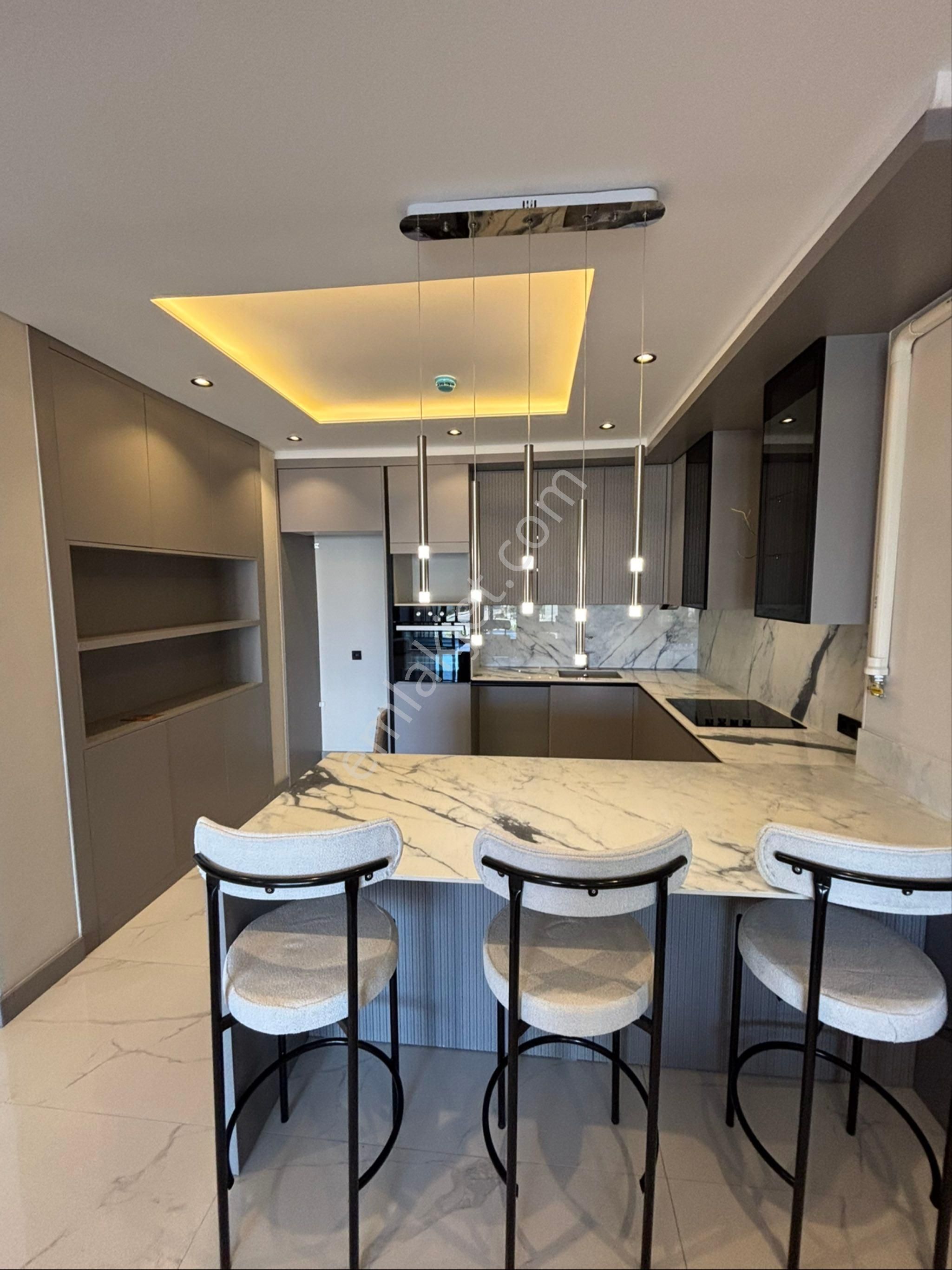 Kuşadası Merkezde 2+1 3+1 Havuzlu Sitede Düz Ayak Merkezi Konumda Lüks Daireler - Görsel 34