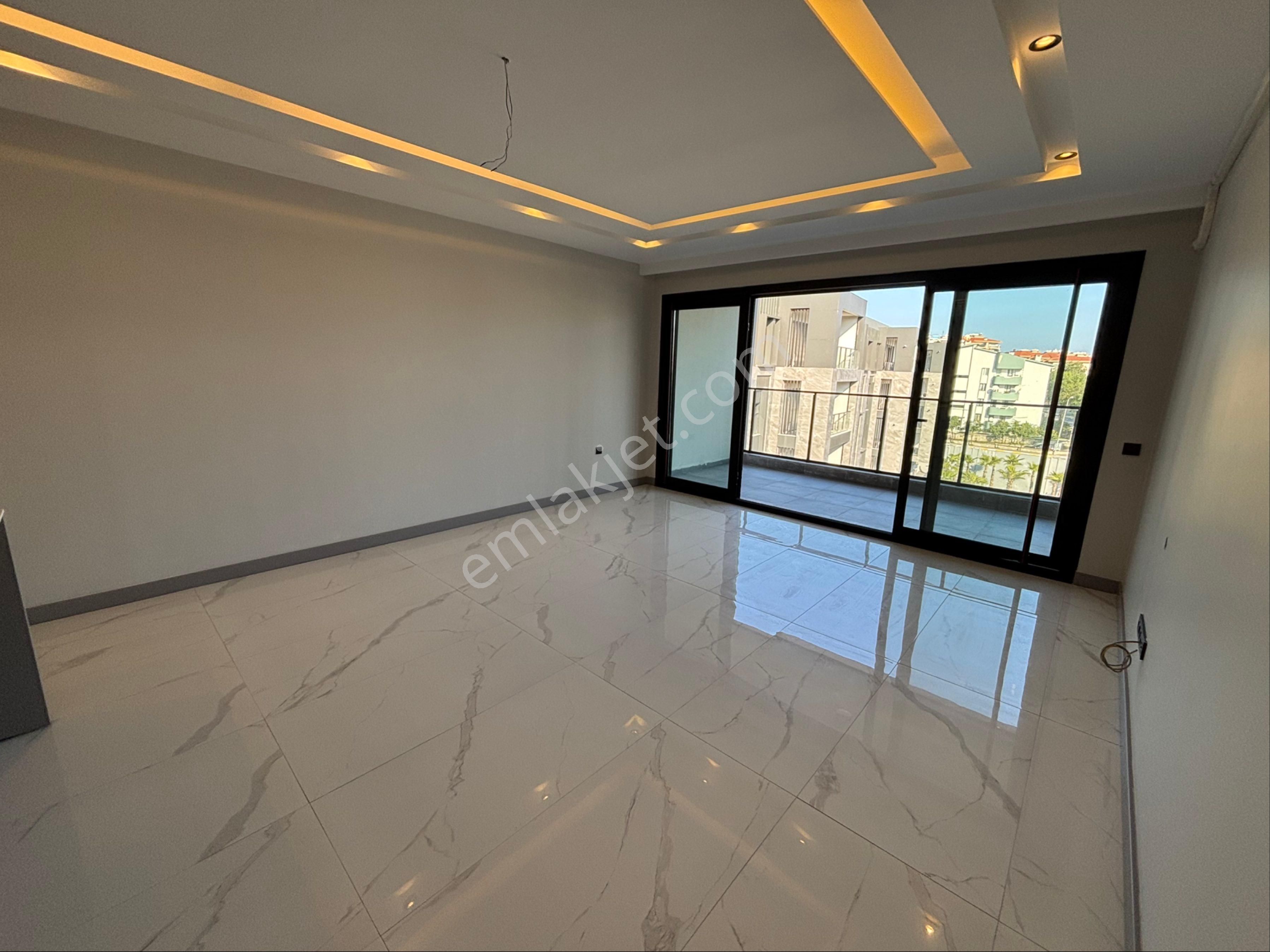 Kuşadası Merkezde 2+1 3+1 Havuzlu Sitede Düz Ayak Merkezi Konumda Lüks Daireler - Görsel 17