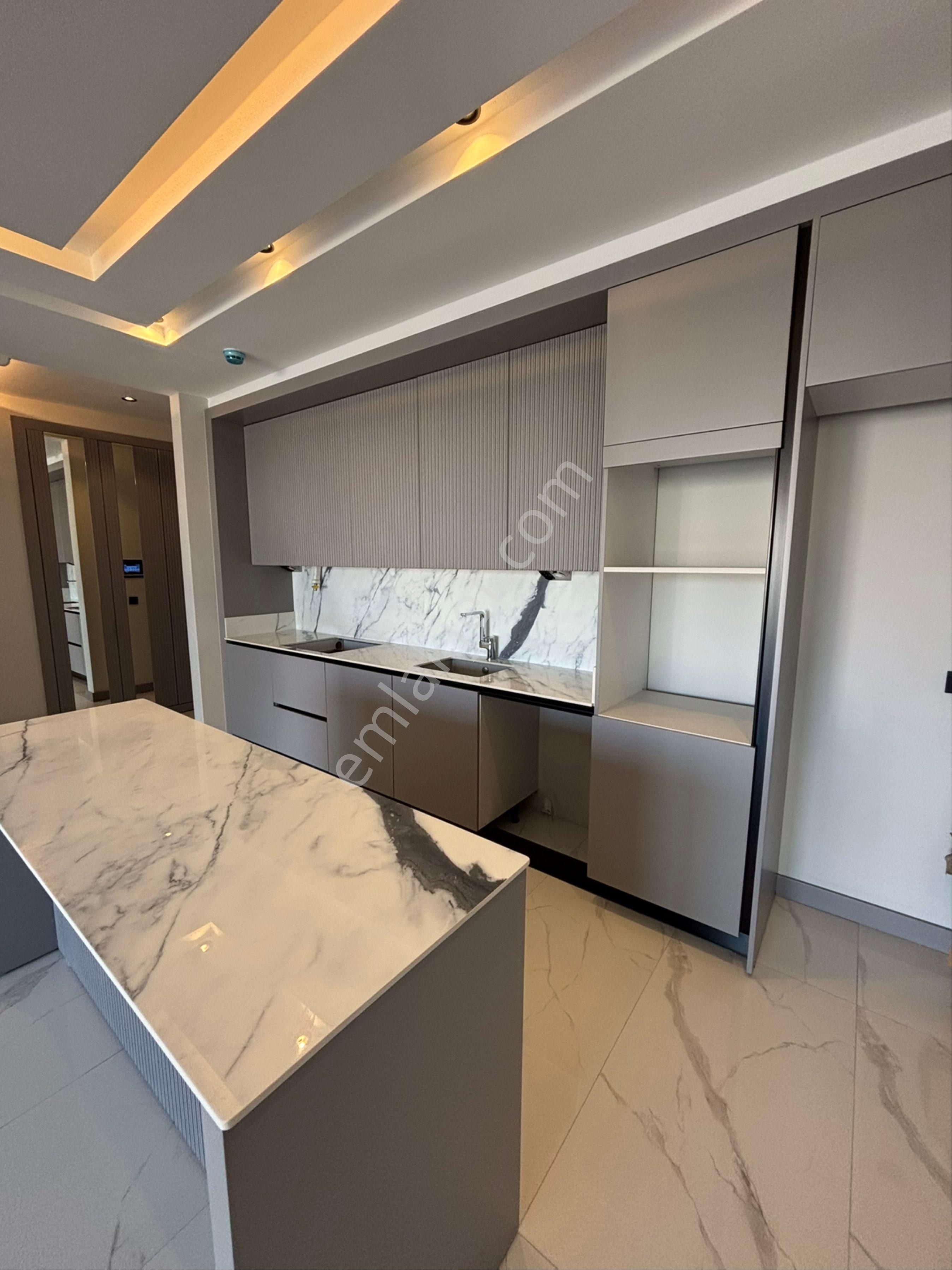 Kuşadası Merkezde 2+1 3+1 Havuzlu Sitede Düz Ayak Merkezi Konumda Lüks Daireler - Görsel 4