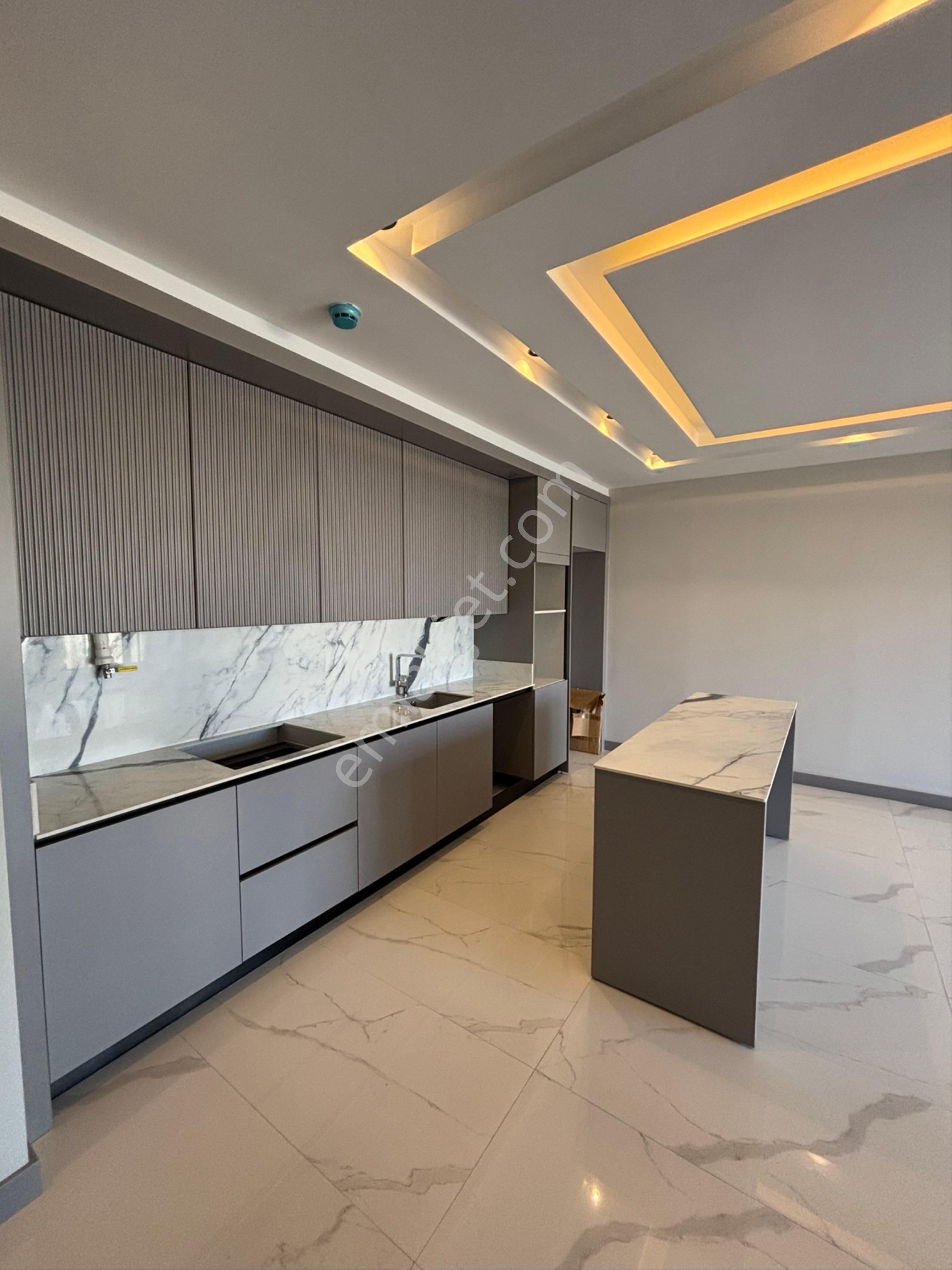 Kuşadası Merkezde 2+1 3+1 Havuzlu Sitede Düz Ayak Merkezi Konumda Lüks Daireler - Görsel 5