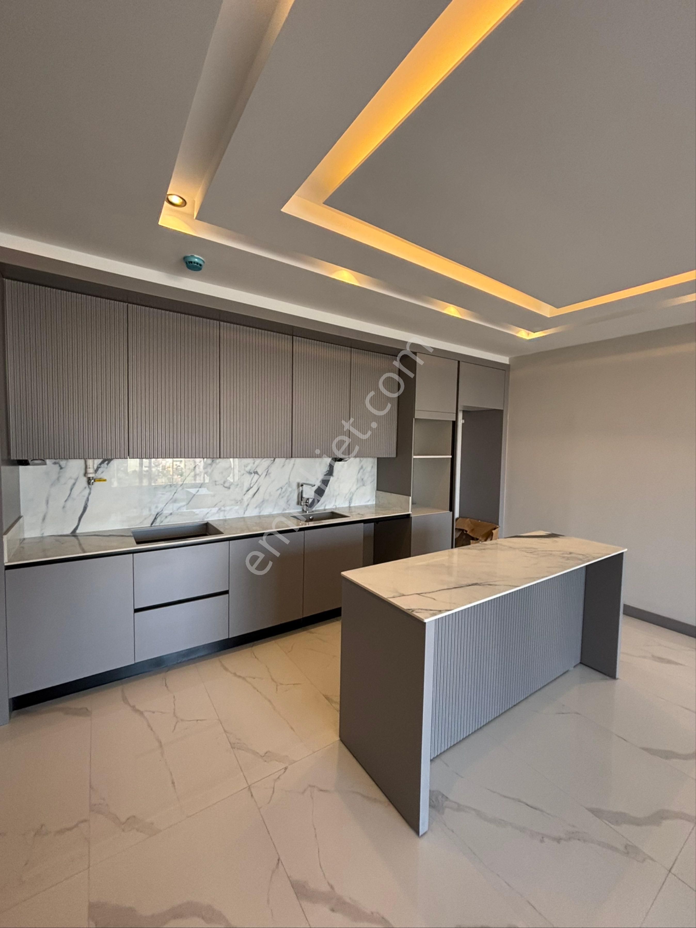 Kuşadası Merkezde 2+1 3+1 Havuzlu Sitede Düz Ayak Merkezi Konumda Lüks Daireler - Görsel 3