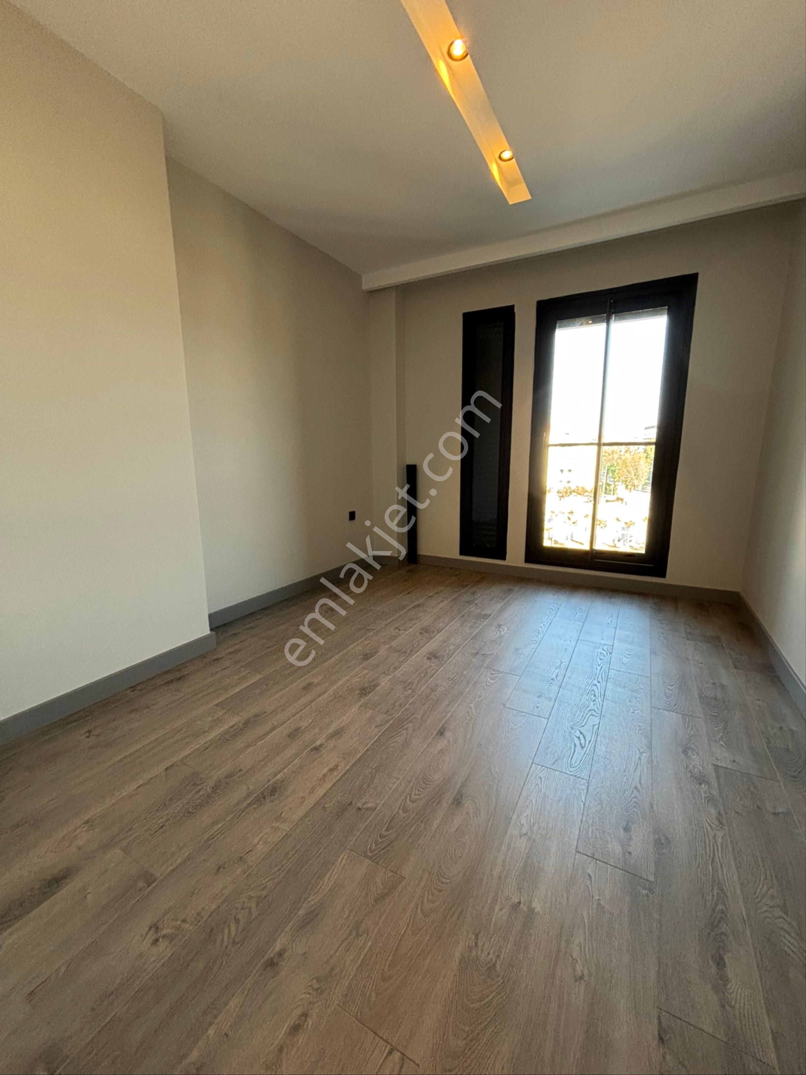 Kuşadası Merkezde 2+1 3+1 Havuzlu Sitede Düz Ayak Merkezi Konumda Lüks Daireler - Görsel 18