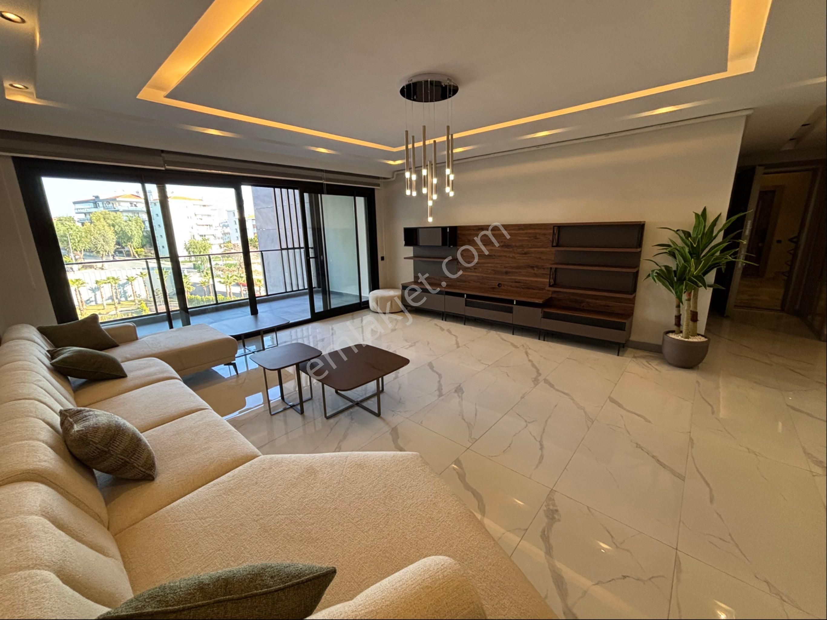 Kuşadası Merkezde 2+1 3+1 Havuzlu Sitede Düz Ayak Merkezi Konumda Lüks Daireler - Görsel 32