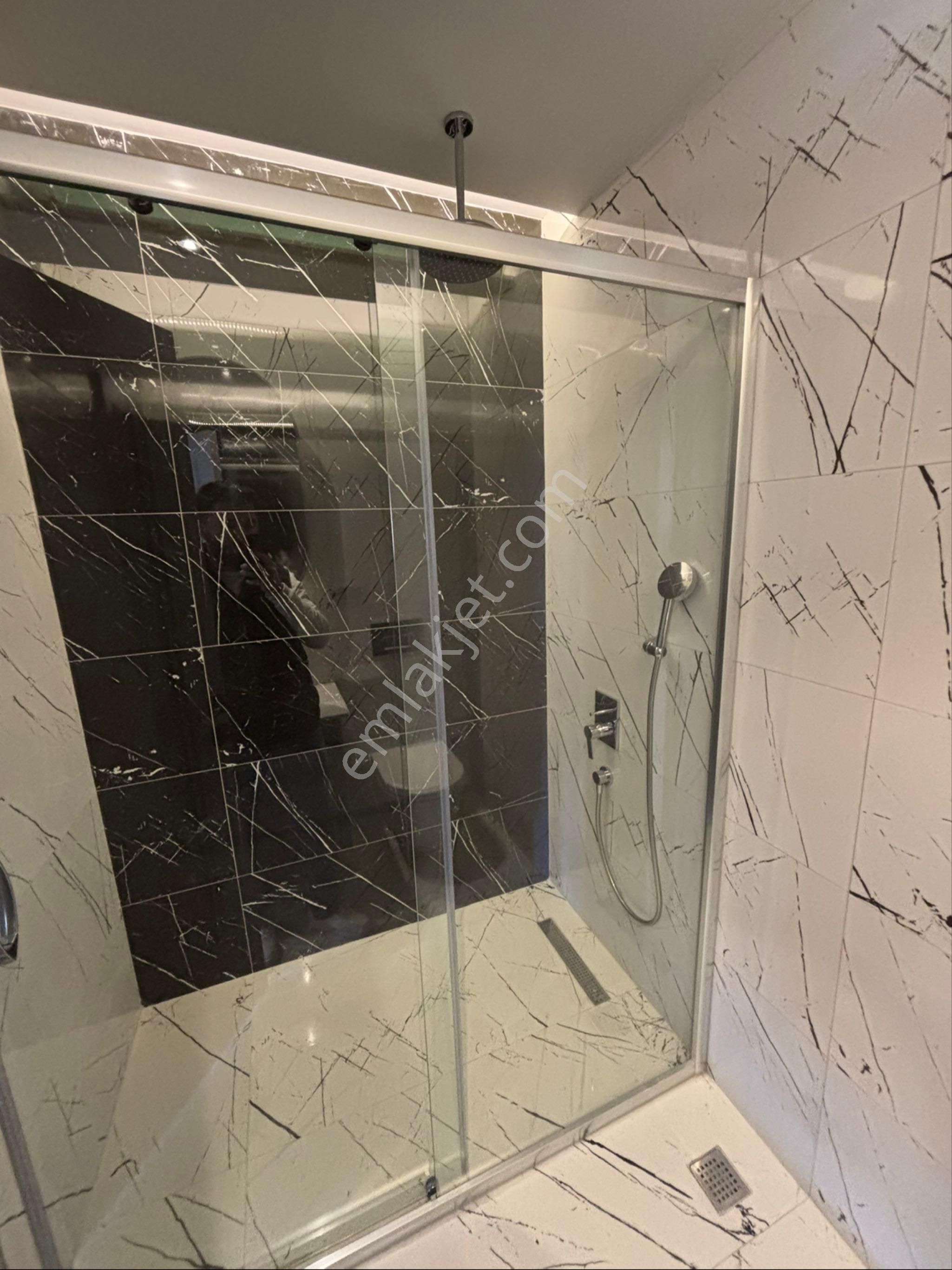 Kuşadası Merkezde 2+1 3+1 Havuzlu Sitede Düz Ayak Merkezi Konumda Lüks Daireler - Görsel 13