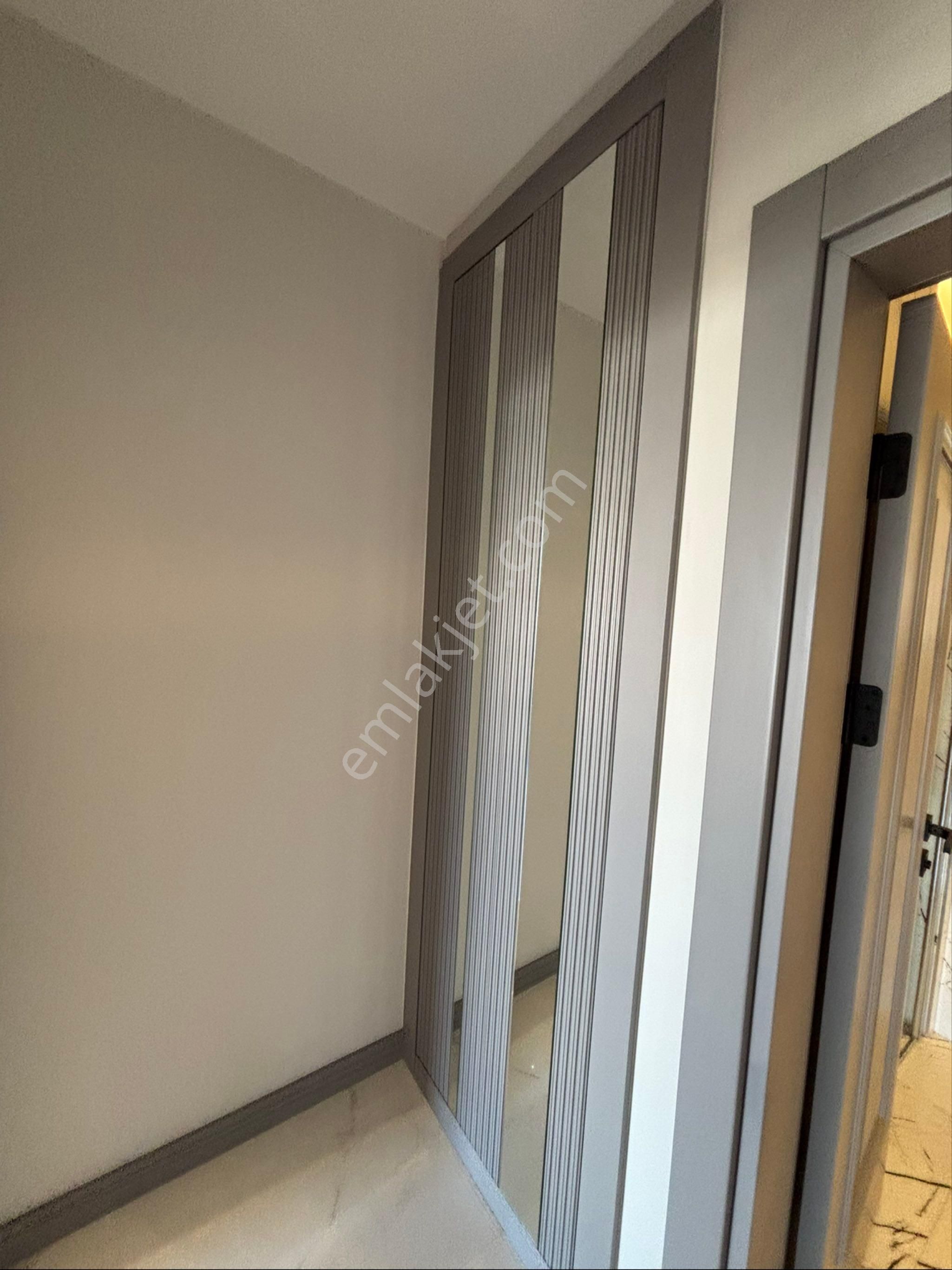 Kuşadası Merkezde 2+1 3+1 Havuzlu Sitede Düz Ayak Merkezi Konumda Lüks Daireler - Görsel 16