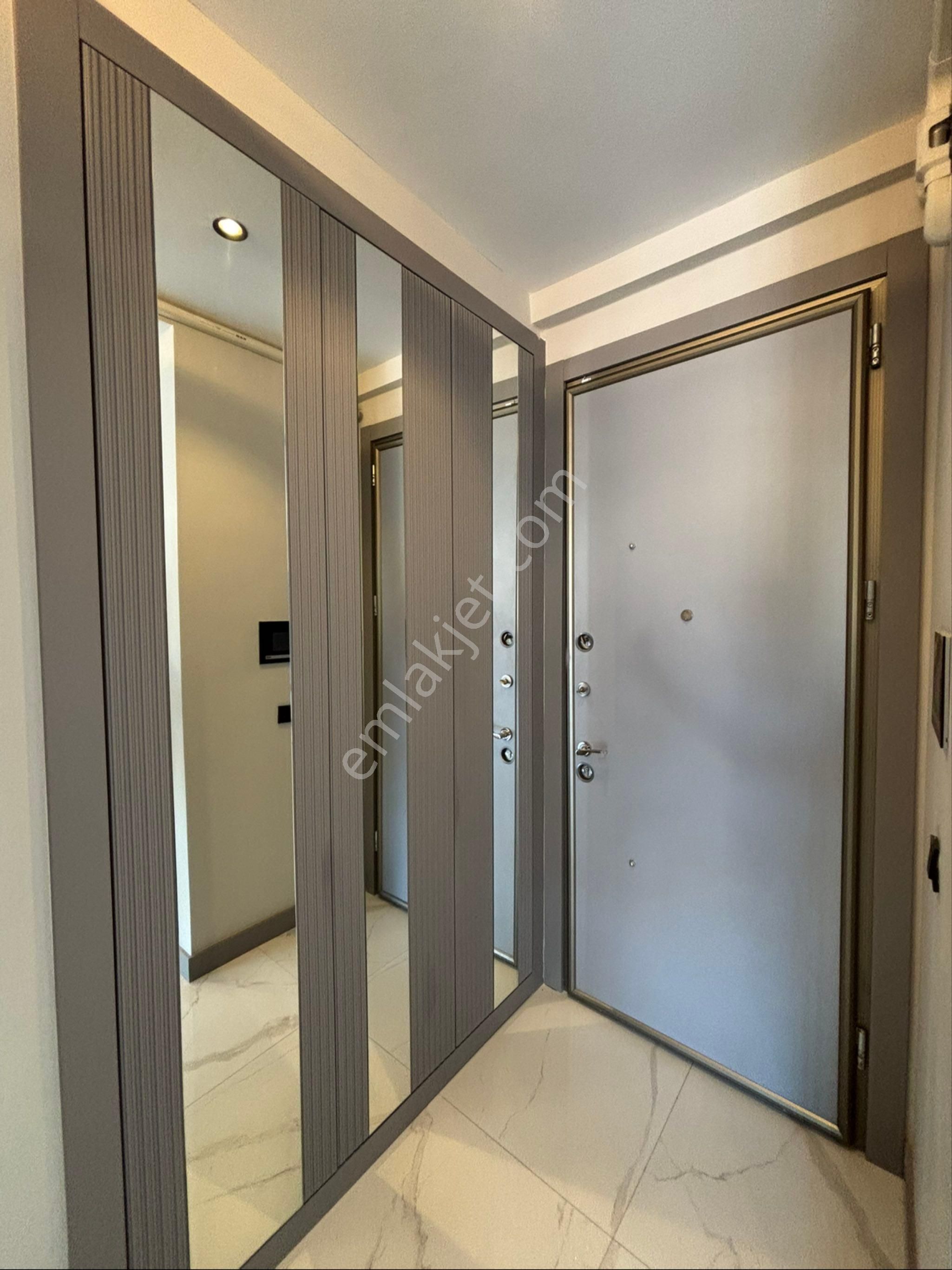 Kuşadası Merkezde 2+1 3+1 Havuzlu Sitede Düz Ayak Merkezi Konumda Lüks Daireler - Görsel 20