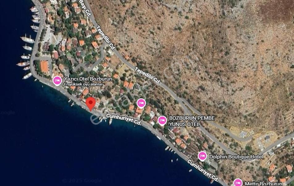 Bozburun Da Denize Sıfır Pansiyon Olabilecek Müstakil Ev