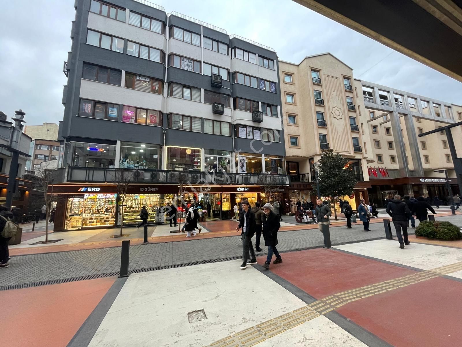 Vip Gayrimenkulden Meydanda Satılık Büro&ofis - Görsel 3