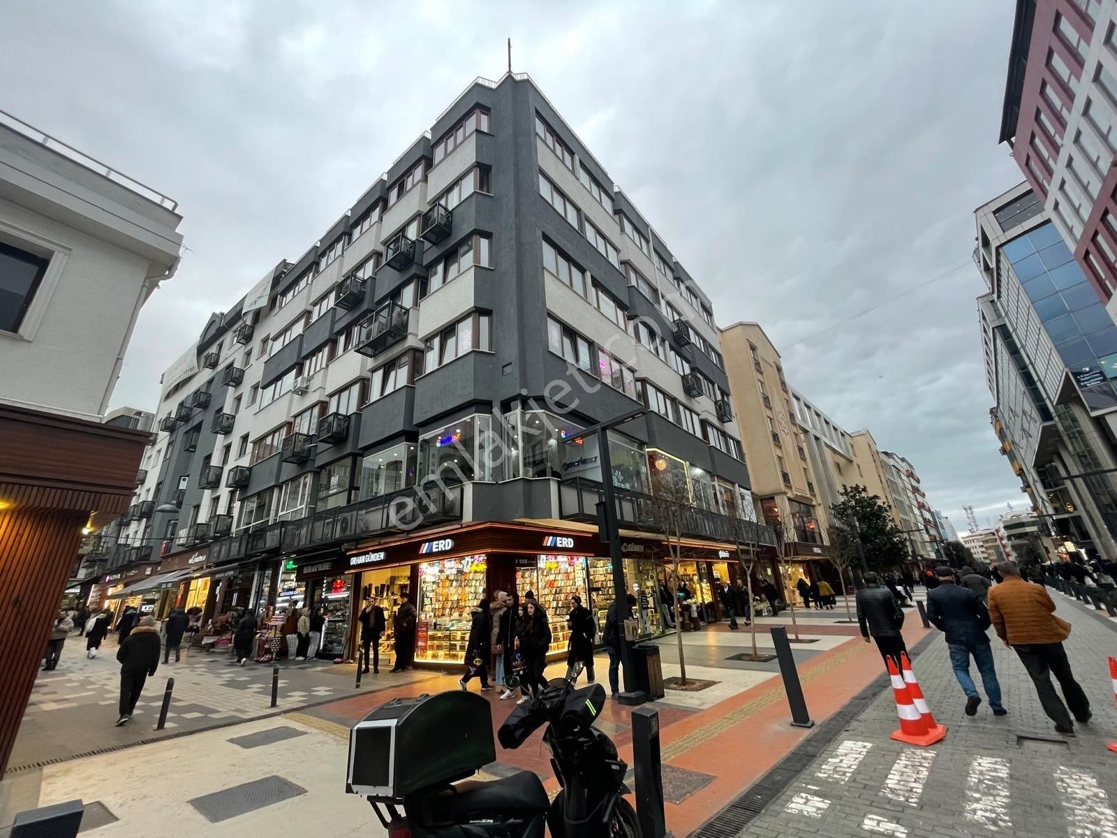 Vip Gayrimenkulden Meydanda Satılık Büro&ofis