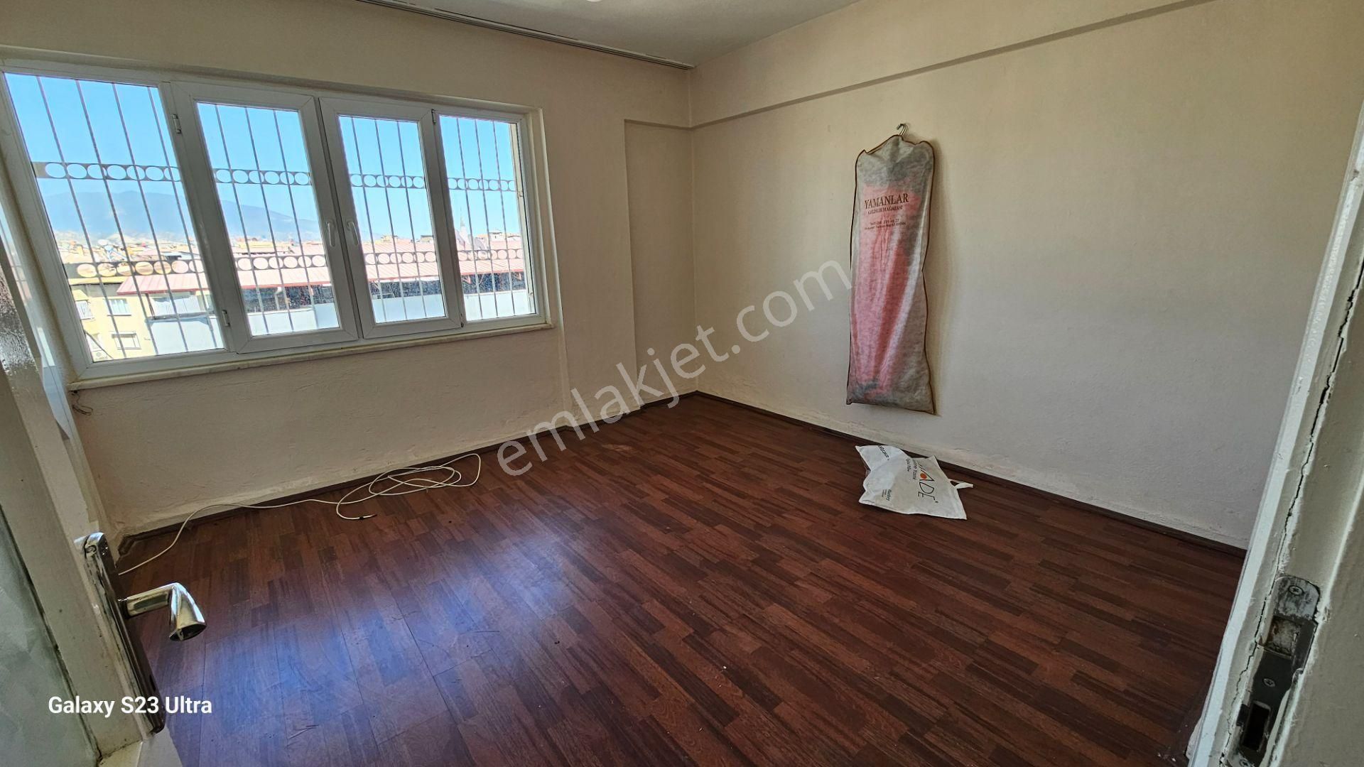 Göçmen Gayrimenkul'den Çarşı Merkeze Yakın 3+1 Kiralık Daire - Görsel 2