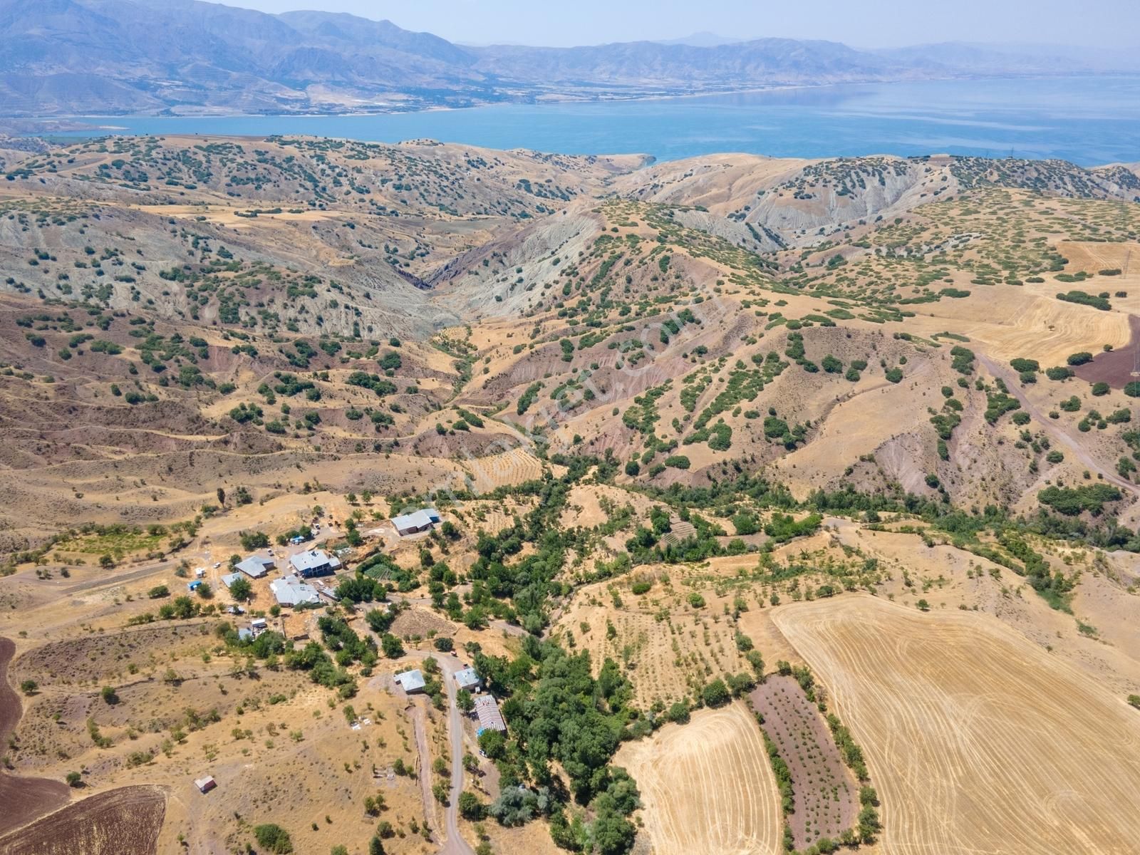 Biarsadan Keban Barajı Manzaralı Köyiçi 3.732 M² İmarlı Parsel - Görsel 5