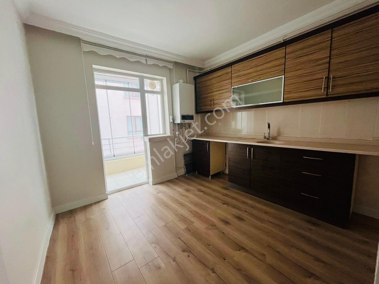 (1175) Keçiören Bademlikte 3+1 Orta Katta Asansörlü Boş Satılık Daire!!