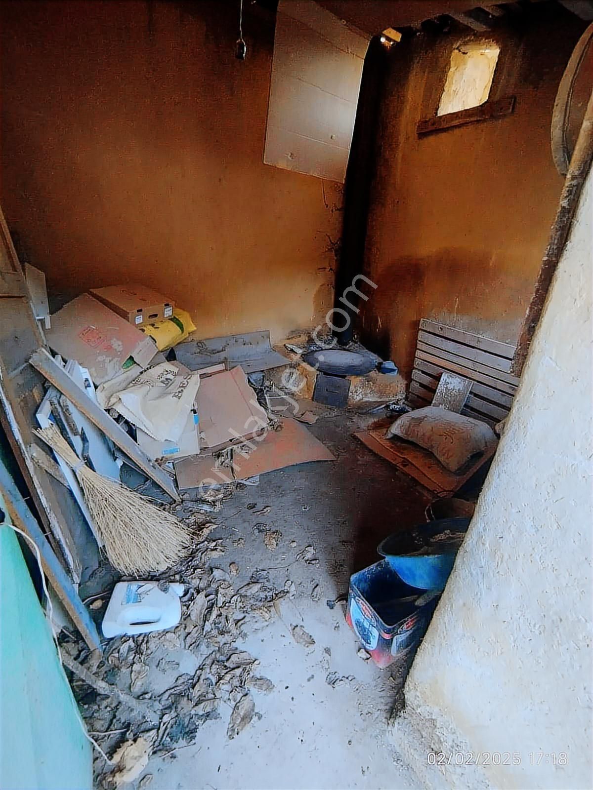 Emin Gyo'dan Kadınhanı Merkezde Satılık 4+1 Müstakil Ev!!!! - Görsel 9