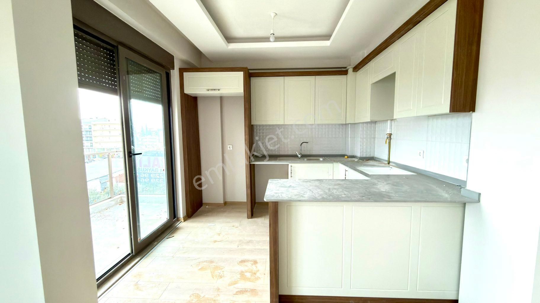 Atatürk Cad. Yakın Yerden Isıtma D.gazlı Kiralık 1+1 Lüks Daire