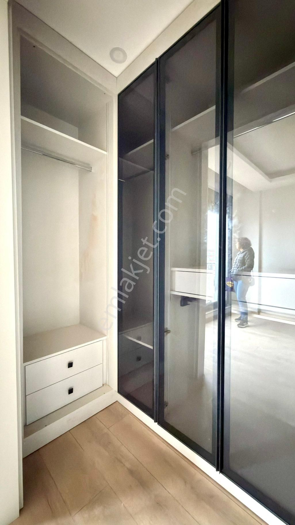 Atatürk Cad. Yakın Yerden Isıtma D.gazlı Kiralık 1+1 Lüks Daire - Görsel 10