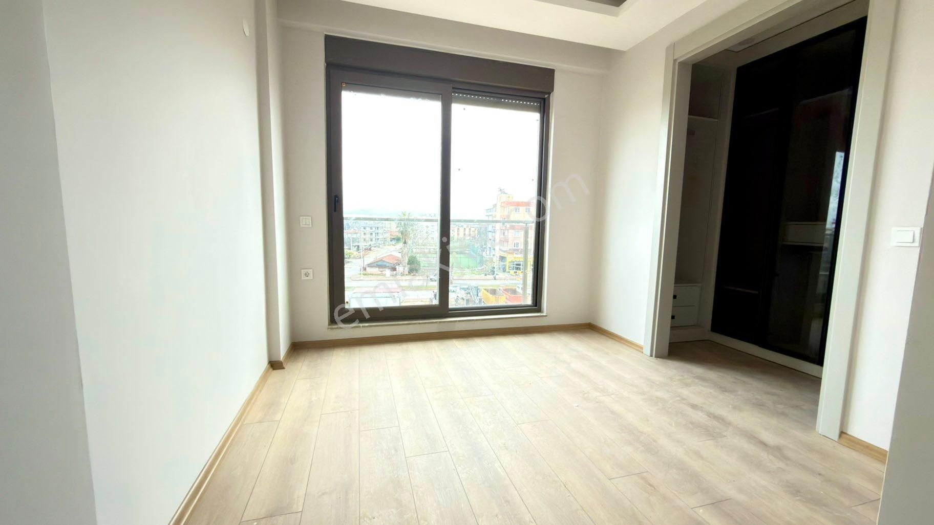 Atatürk Cad. Yakın Yerden Isıtma D.gazlı Kiralık 1+1 Lüks Daire - Görsel 6